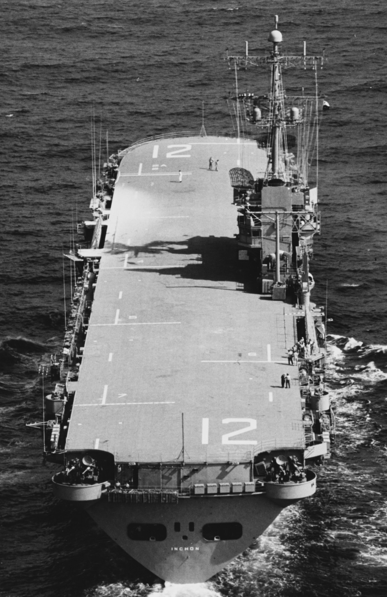 lph-12 uss inchon iwo jima class amphibious assault ship landing platform helicopter us navy 05