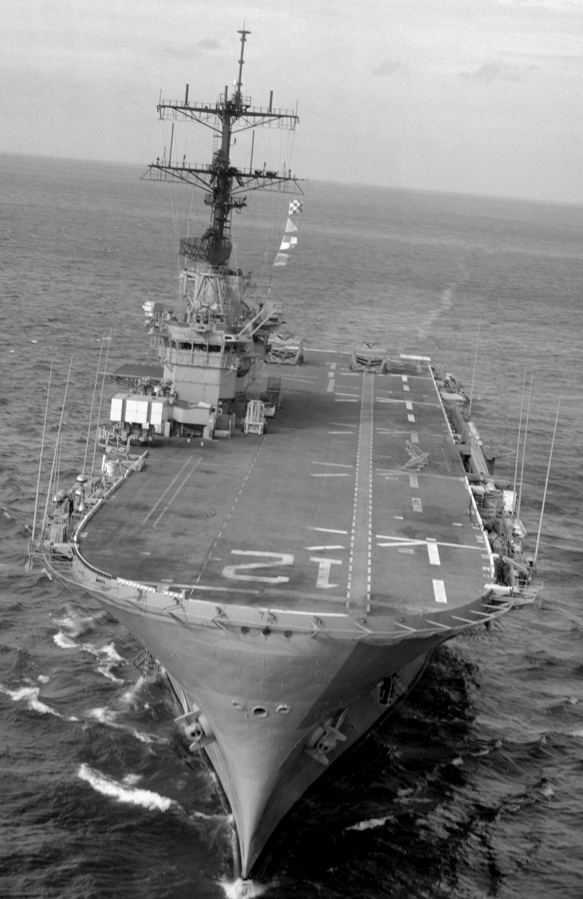lph-12 uss inchon iwo jima class amphibious assault ship landing platform helicopter us navy 28