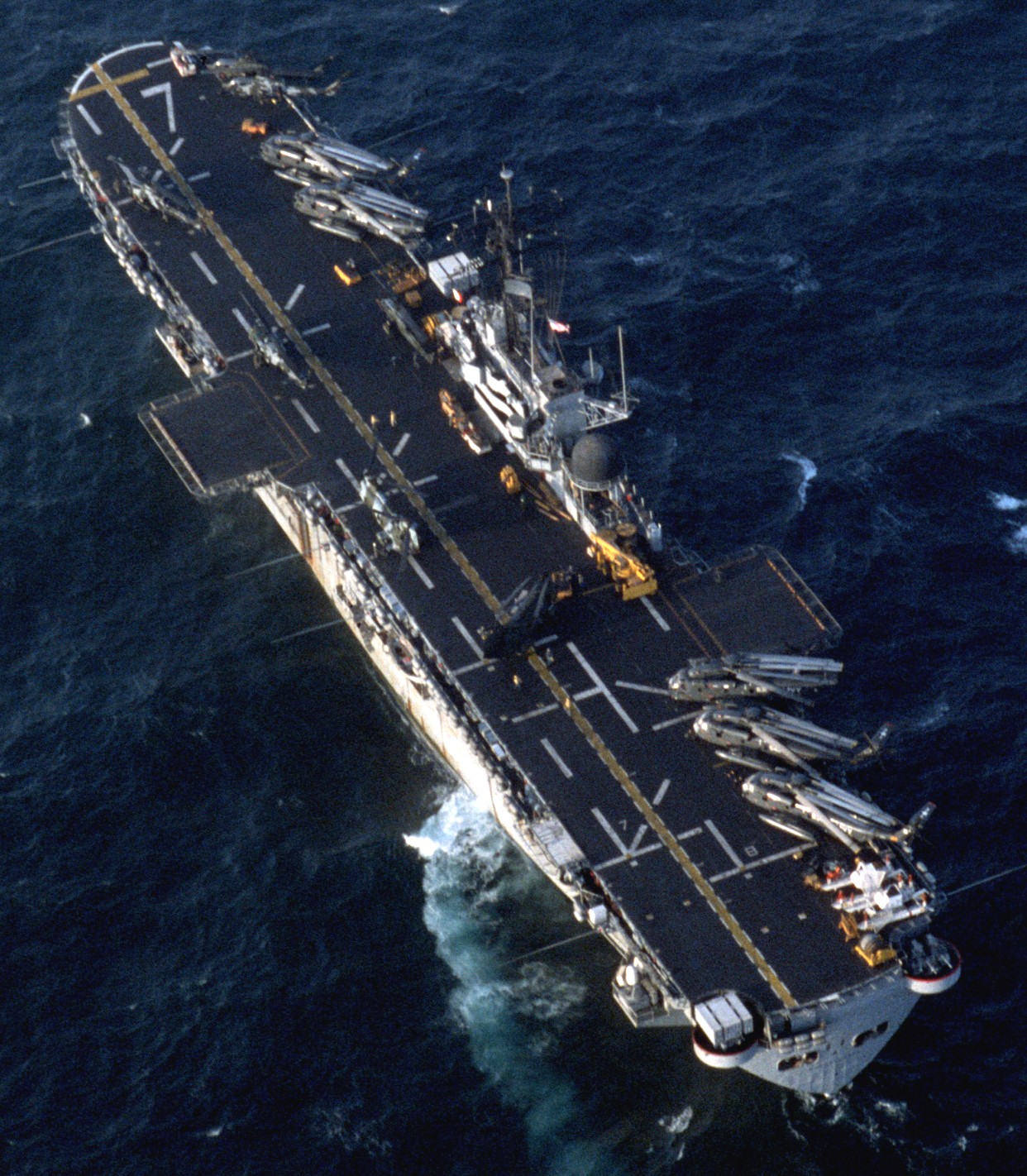 lph-7 uss guadalcanal iwo jima class amphibious assault ship landing platform helicopter us navy 53