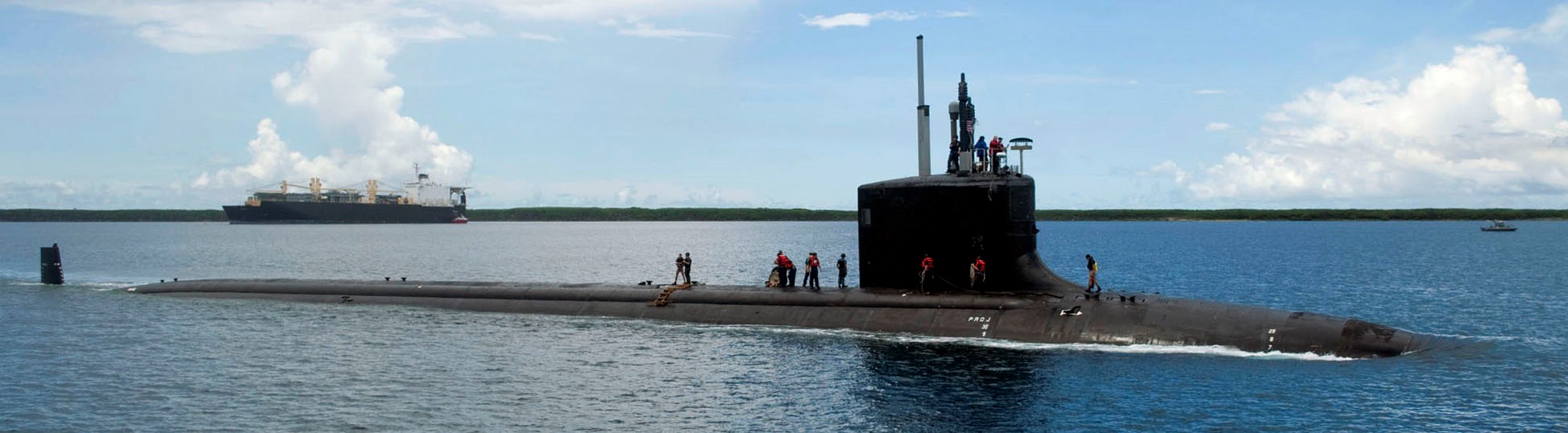 ssn-776 uss hawaii virginia class attack submarine us navy 2010 22 apra harbor guam