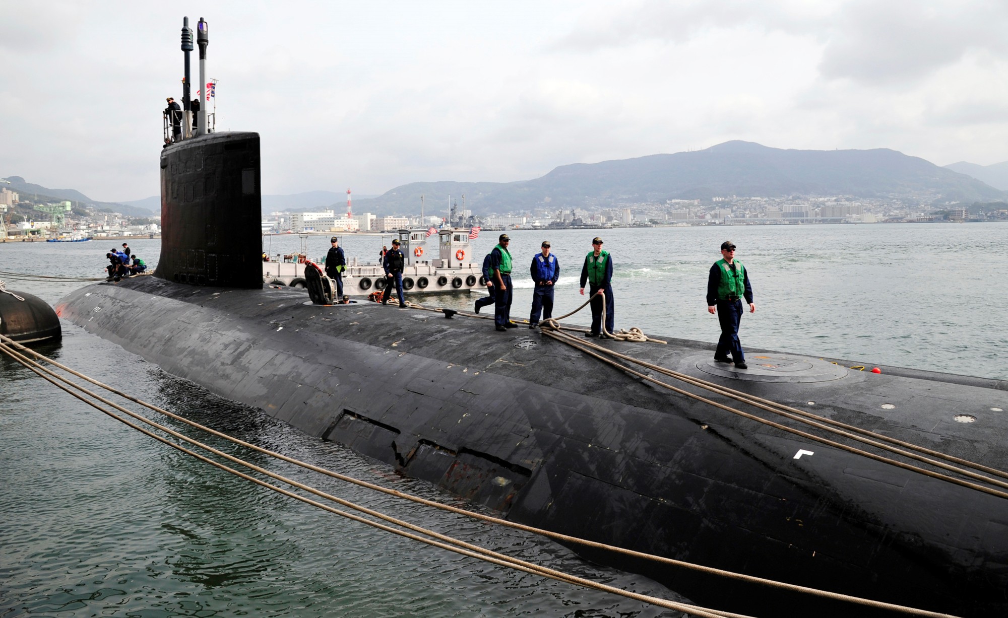 ssn-777 uss north carolina virginia class attack submarine us navy 2012 10 sasebo japan