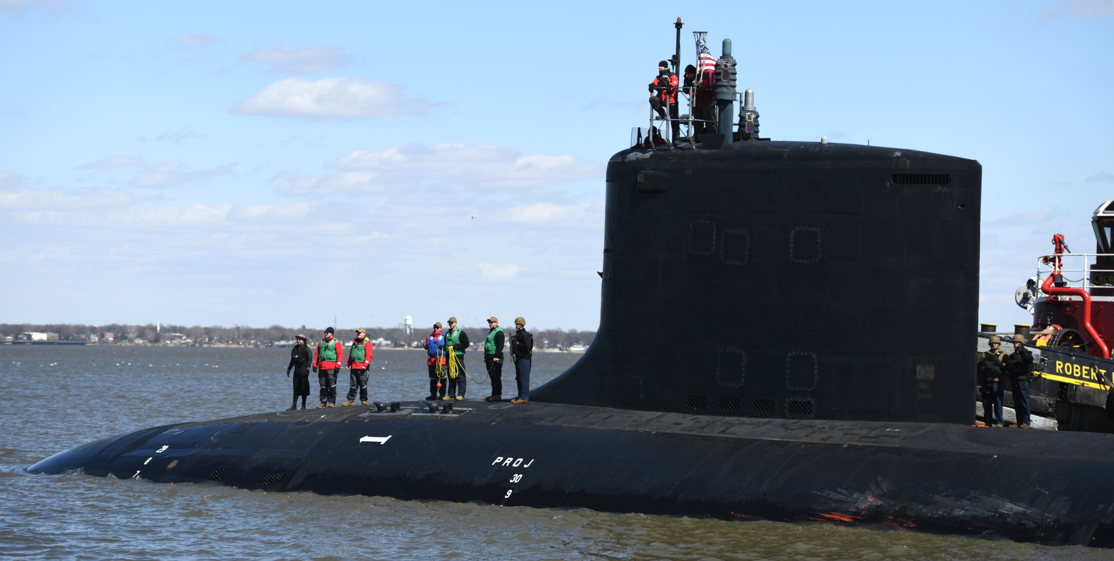 ssn-791 uss delaware virginia class attack submarine us navy arriving wilmington 23