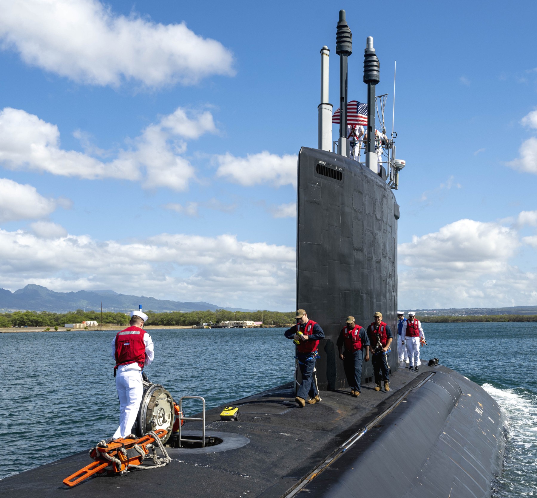 ssn-792 uss vermont virginia class attack submarine us navy pearl harbor hickam hawaii homeport 25