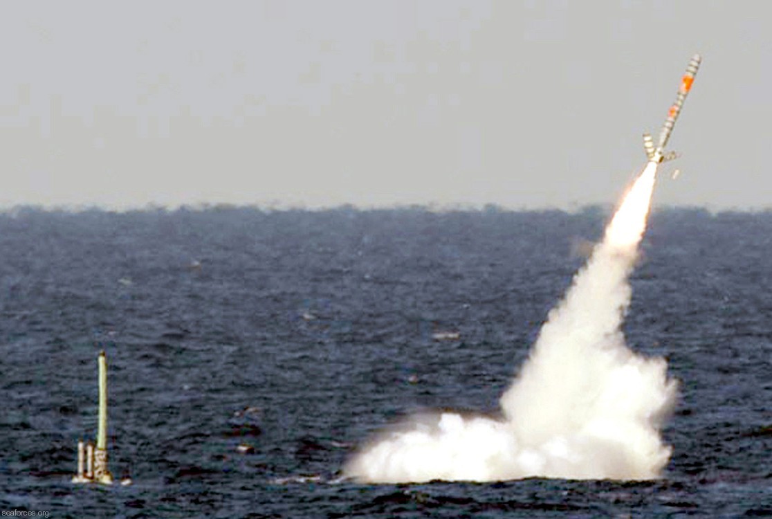 ugm-109 tomahawk land attack missile tlam us navy 06 ohio class submarine ssgn