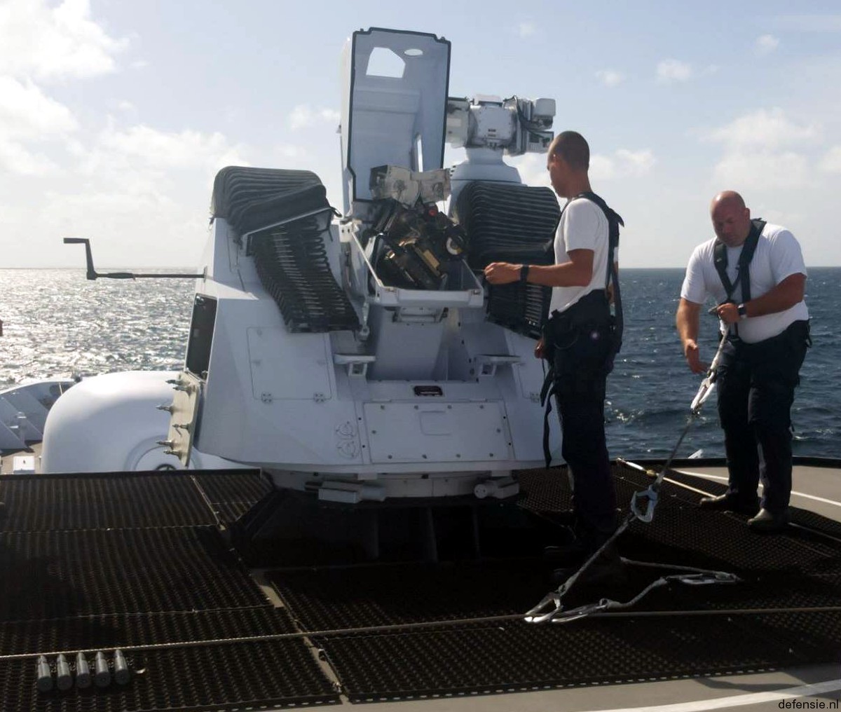 oto melara leonardo marlin-ws remote controlled lightweight naval weapon system 04