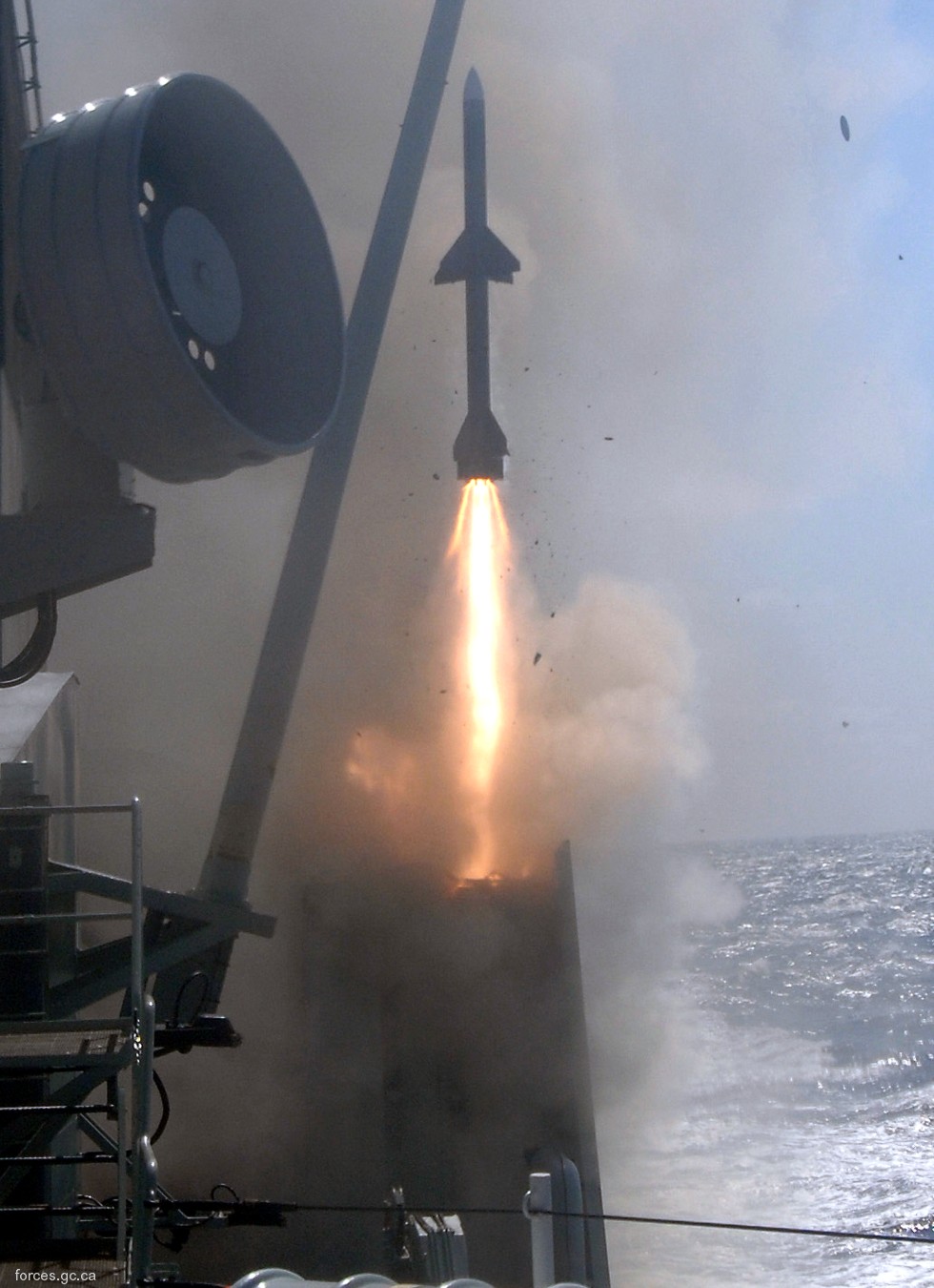mk. 48 vls vertical launching system gmvls rim-7 rim-162 evolved sea sparrow missile essm nato sam 08 halifax class