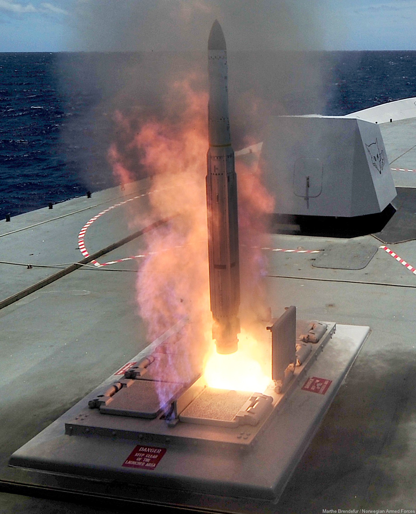 rim-162 evolved sea sparrow missile essm navy 26 mk-41 vertical launching system vls