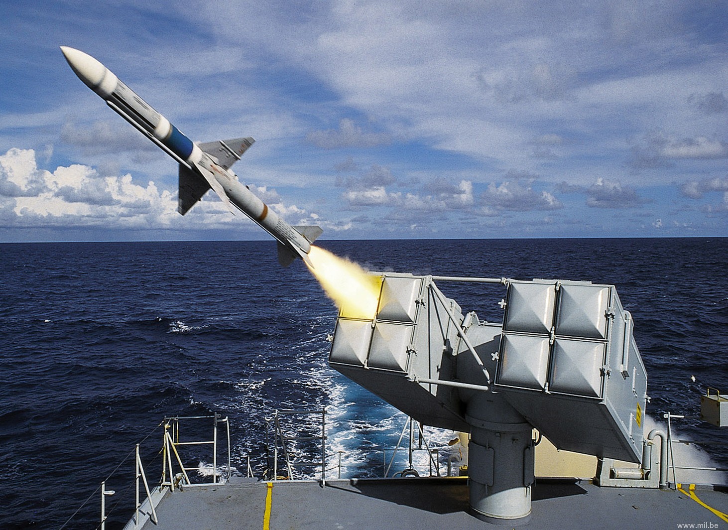 rim-7 sea sparrow missile nato nssm sam bpdms nato 04 mk.29 launcher
