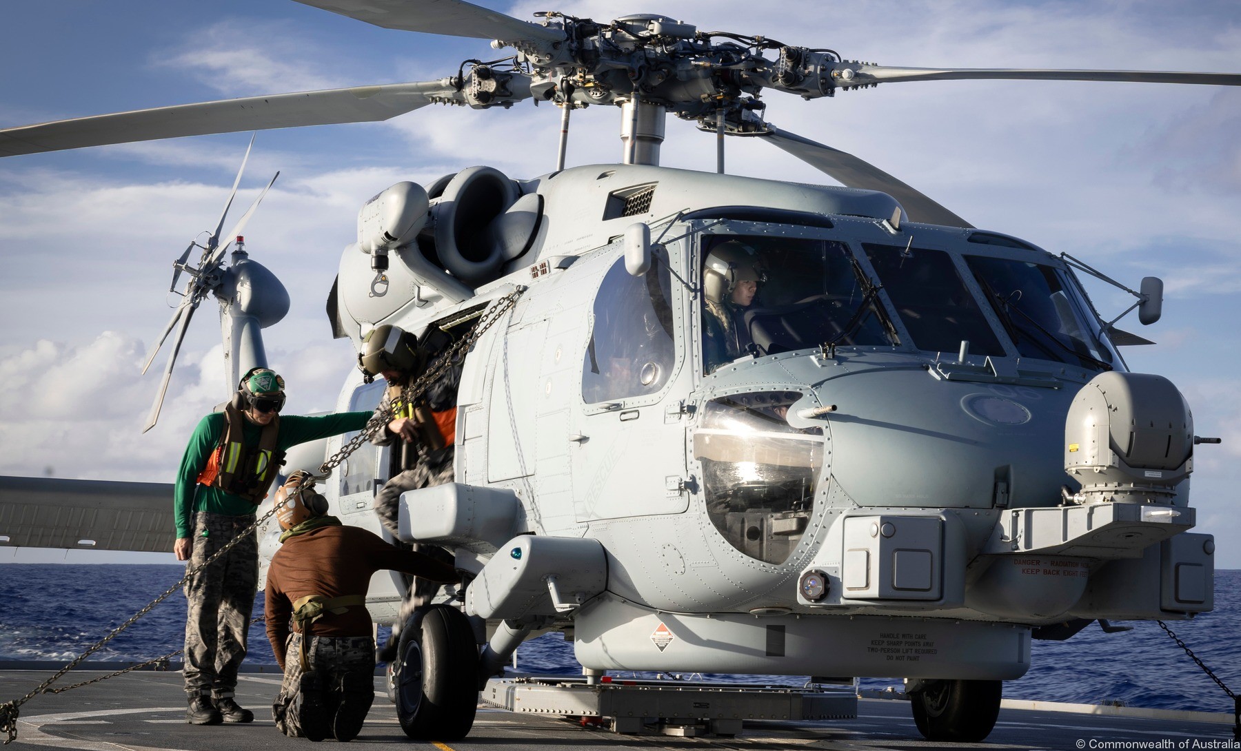 mh-60r seahawk royal australian navy ran helicopter sikorsky n48-006 02
