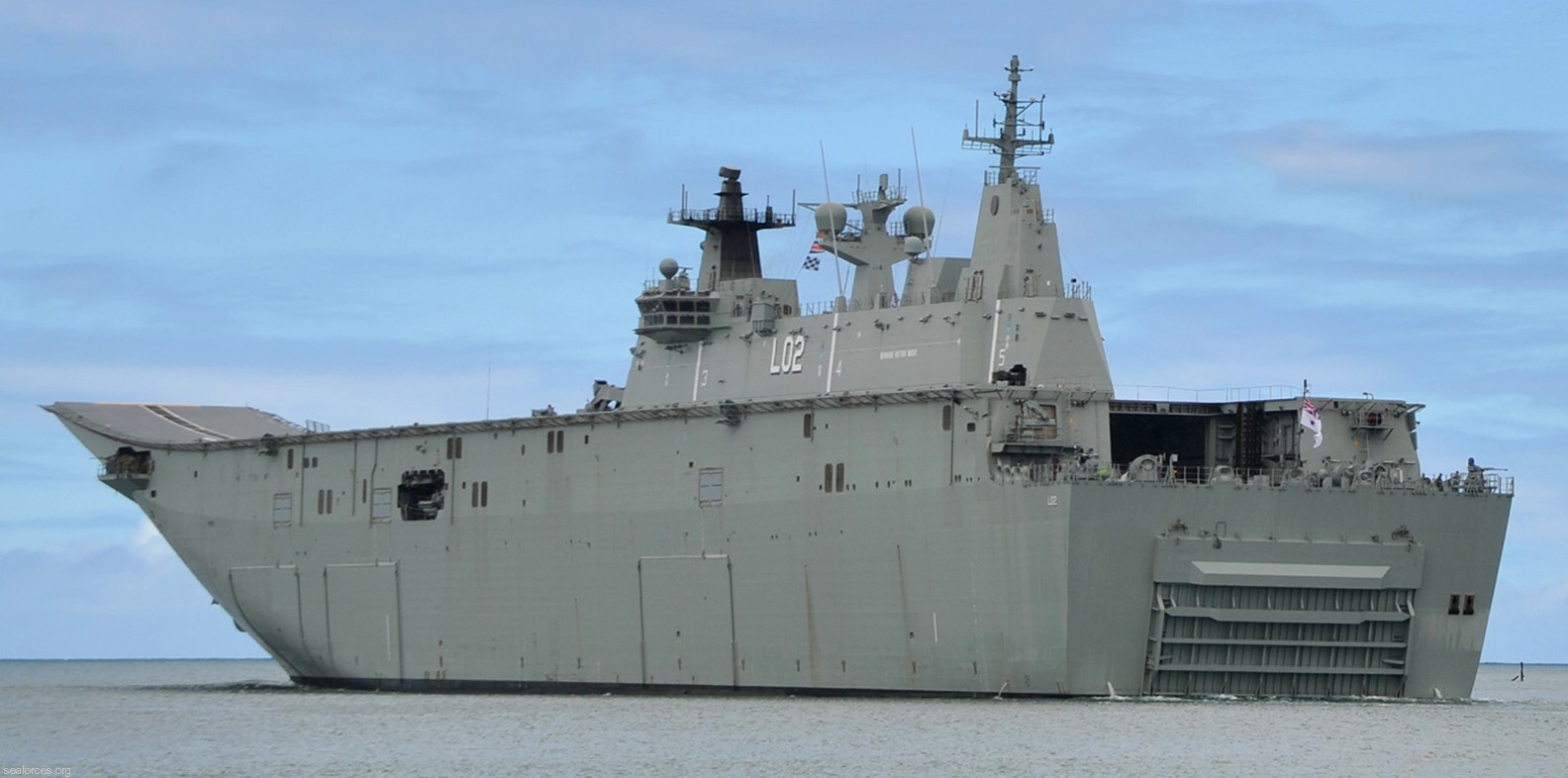 l-01 hmas canberra amphibious landing ship helicopter dock lhd royal australian navy 16