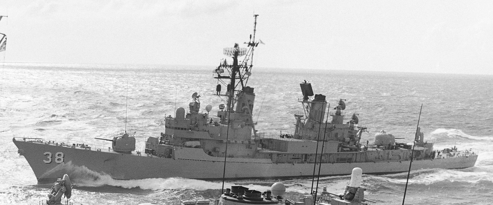 hmas perth ddg-38 guided missile destroyer royal australian navy 04