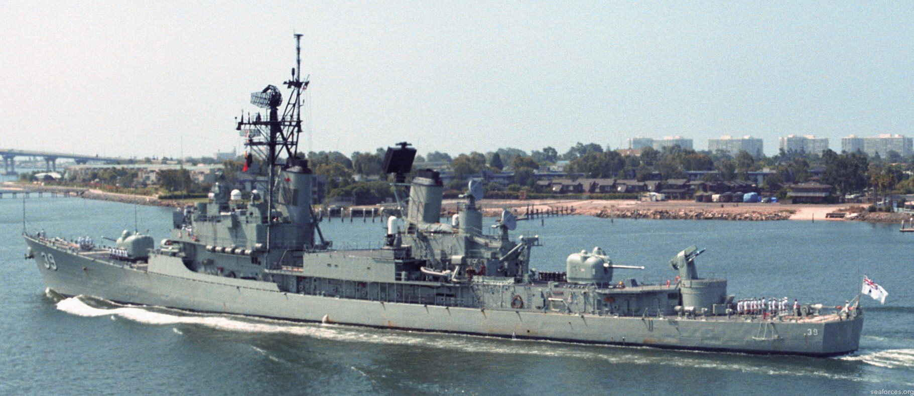 hmas hobart ddg-39 perth class guided missile destroyer royal australian navy 03