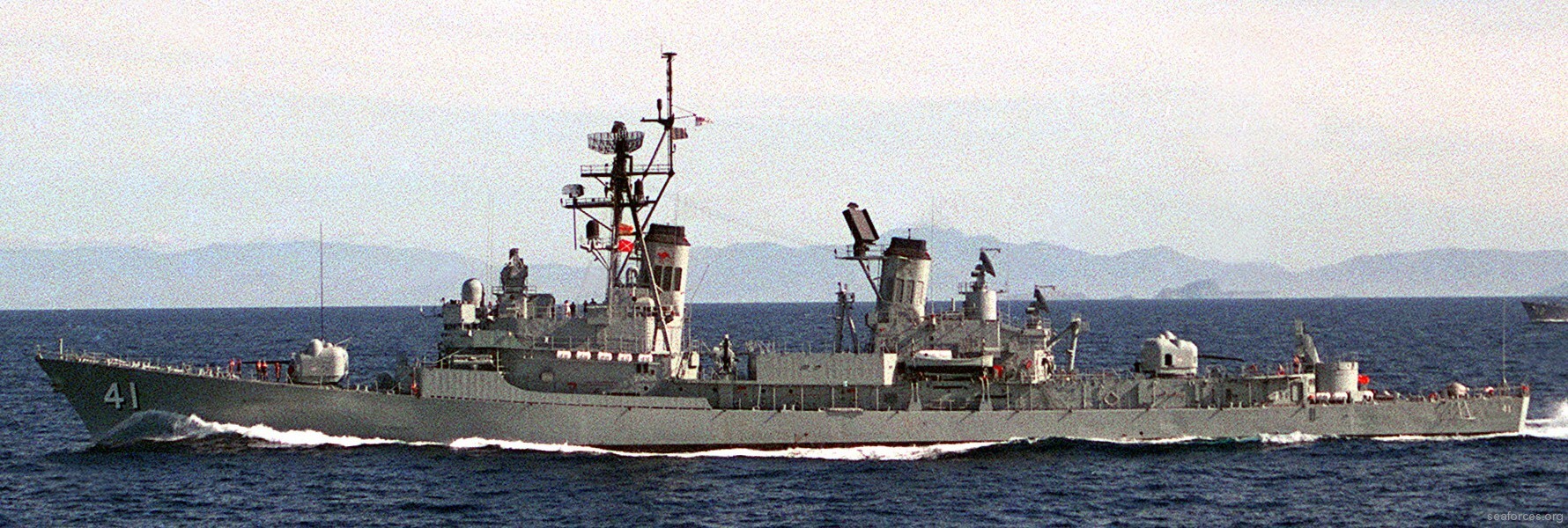 hmas brisbane ddg-41 perth class guided missile destroyer royal australian navy 03