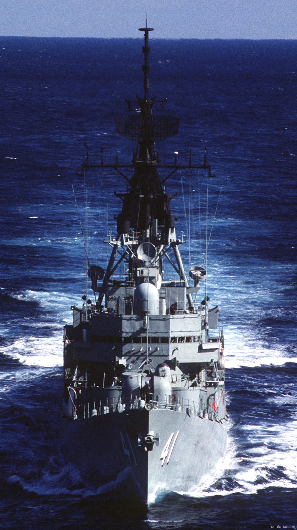 hmas brisbane ddg-41 perth class guided missile destroyer royal australian navy 04
