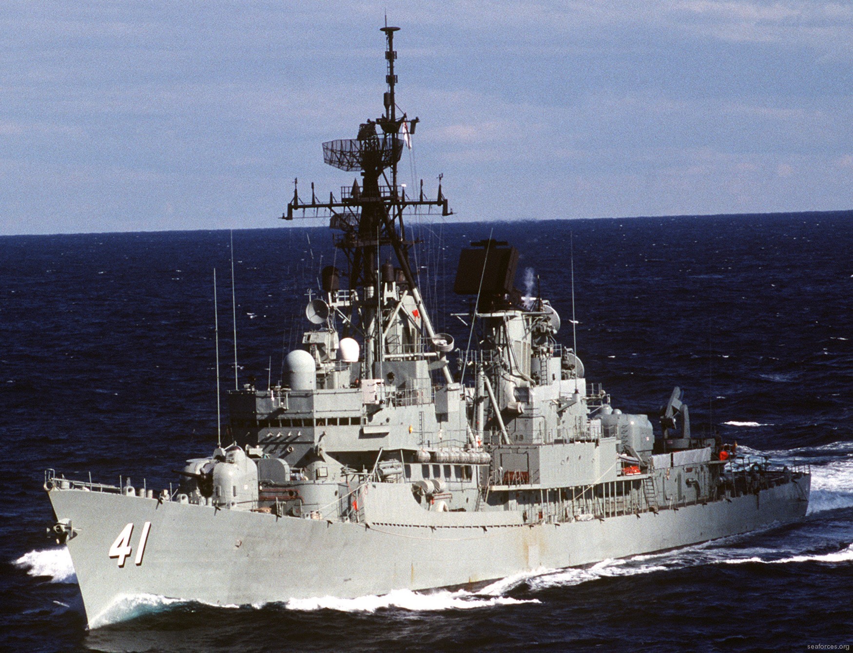 hmas brisbane ddg-41 perth class guided missile destroyer royal australian navy 05