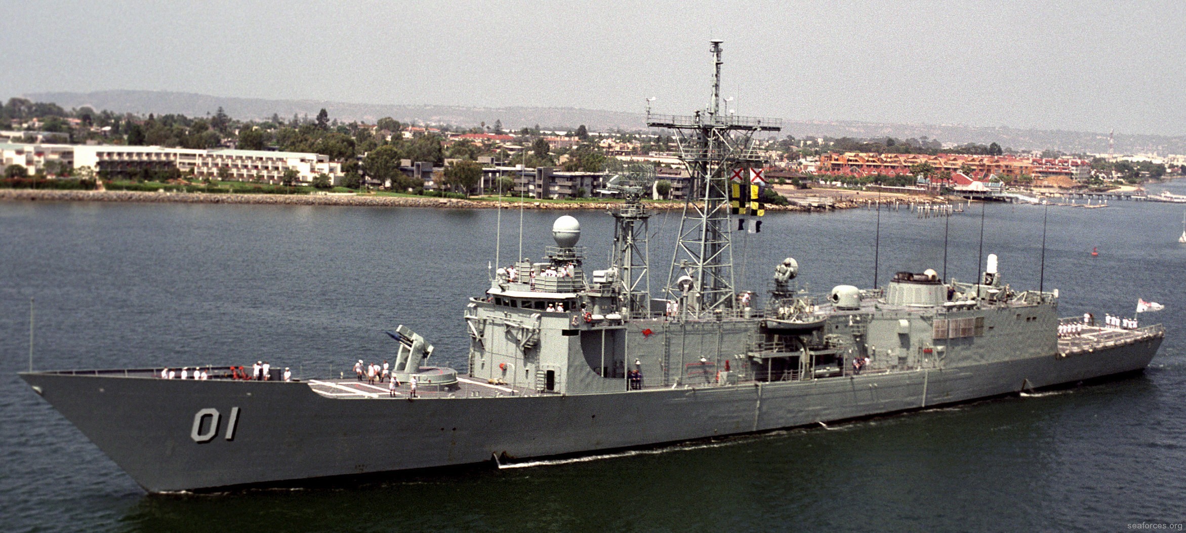hmas adelaide ffg-01 guided missile frigate royal australian navy todd shipyards