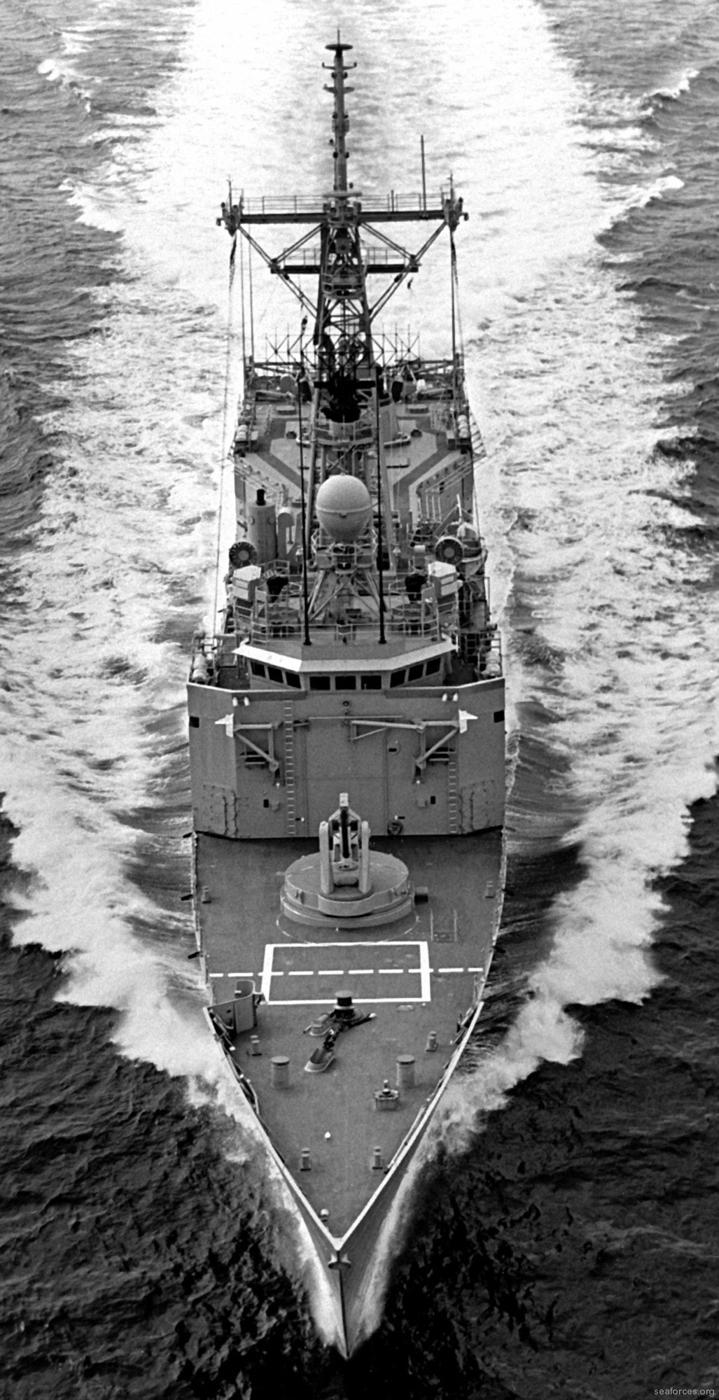 ffg-04 hmas darwin adelaide class frigate royal australian navy 1984 02