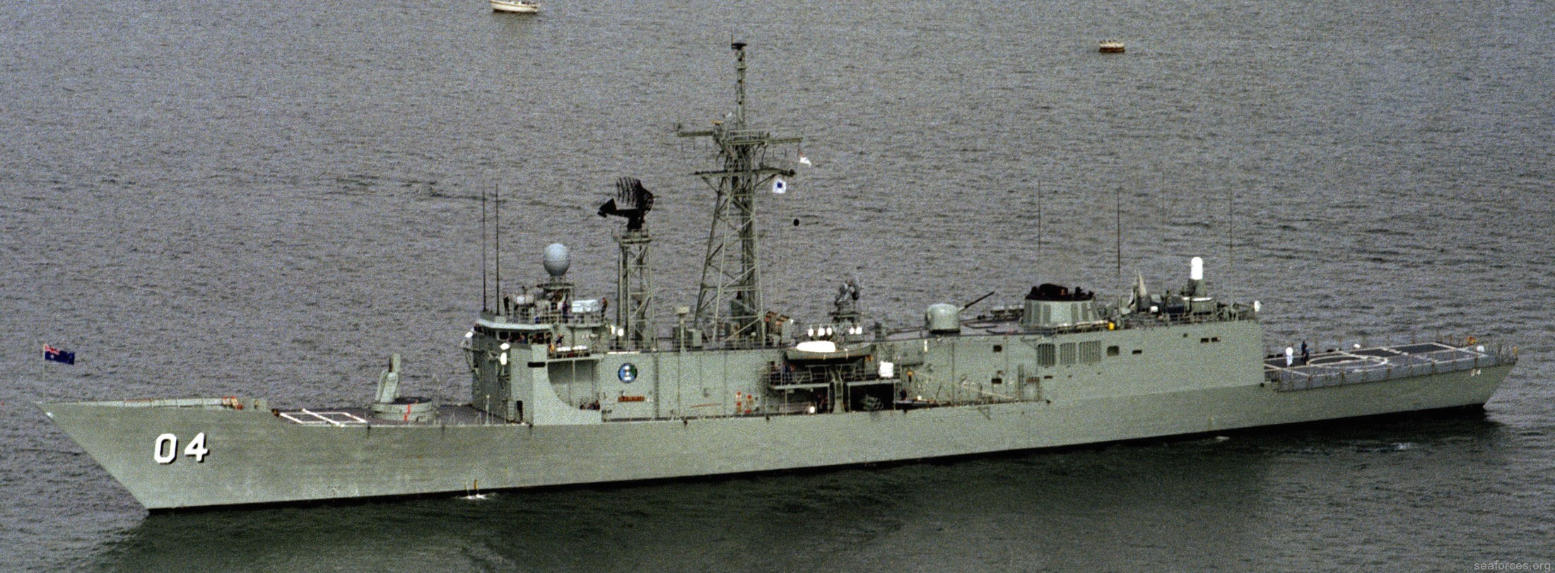 ffg-04 hmas darwin adelaide class frigate royal australian navy 1984 06
