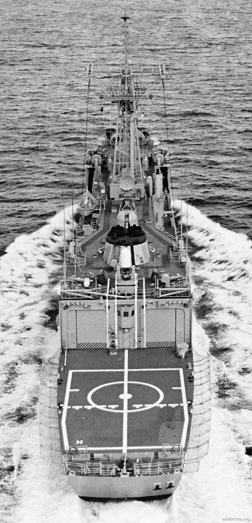 ffg-04 hmas darwin adelaide class frigate royal australian navy 1984 11