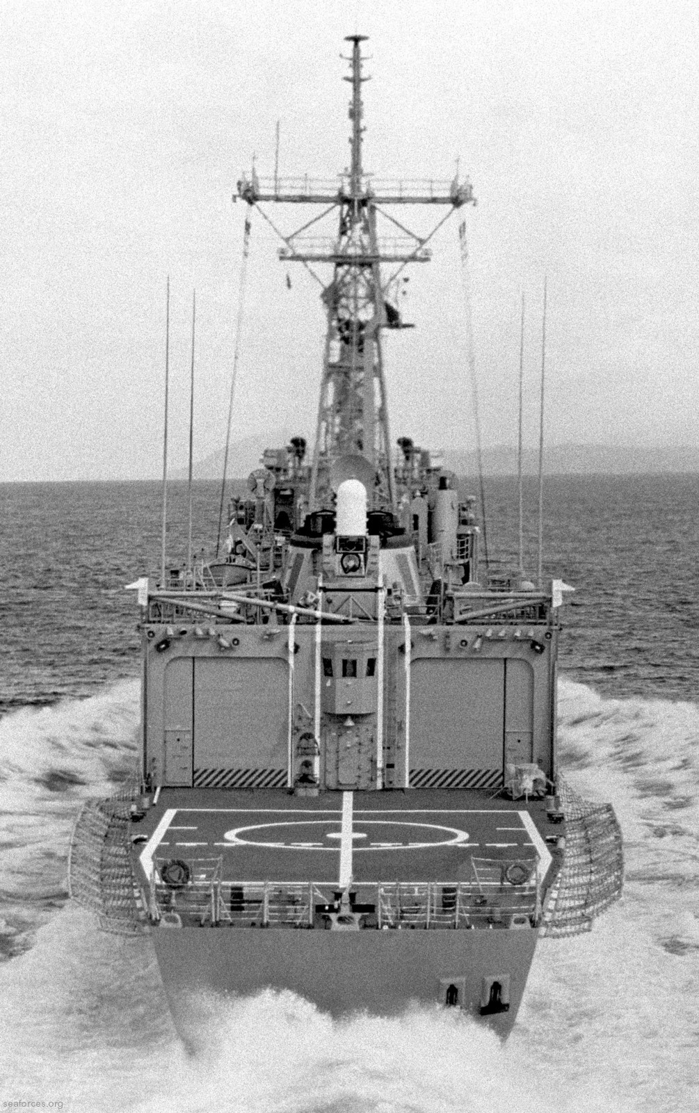 ffg-04 hmas darwin adelaide class frigate royal australian navy 1984 12