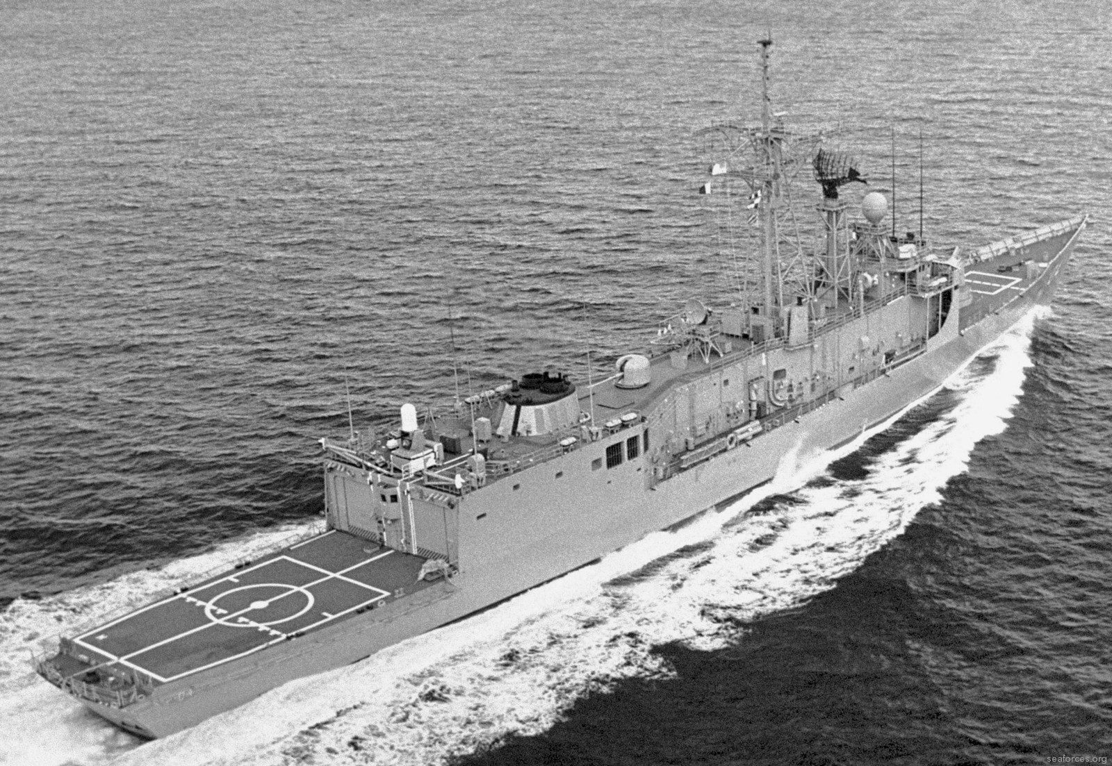 ffg-04 hmas darwin adelaide class frigate royal australian navy 1984 13