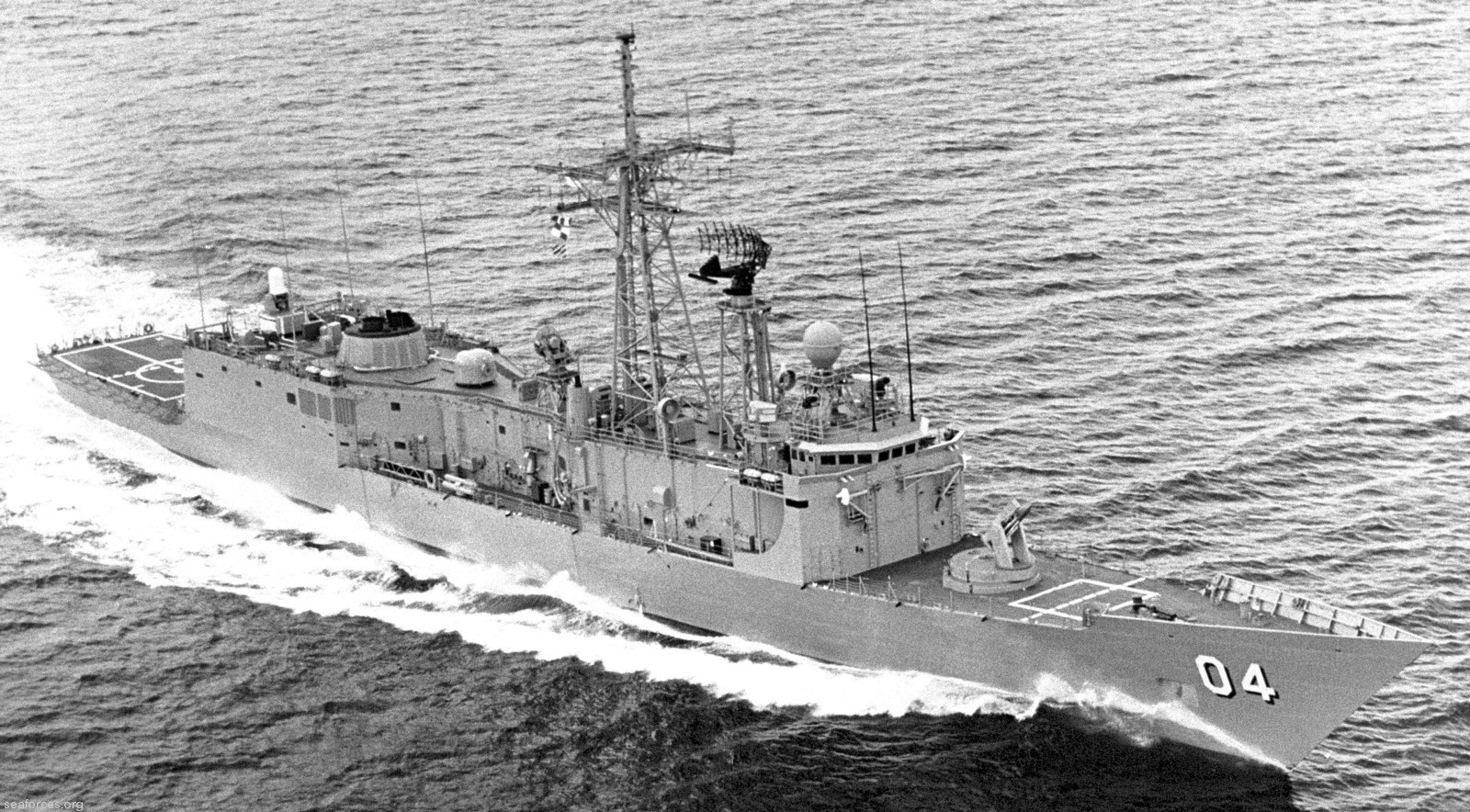 ffg-04 hmas darwin adelaide class frigate royal australian navy 1984 16