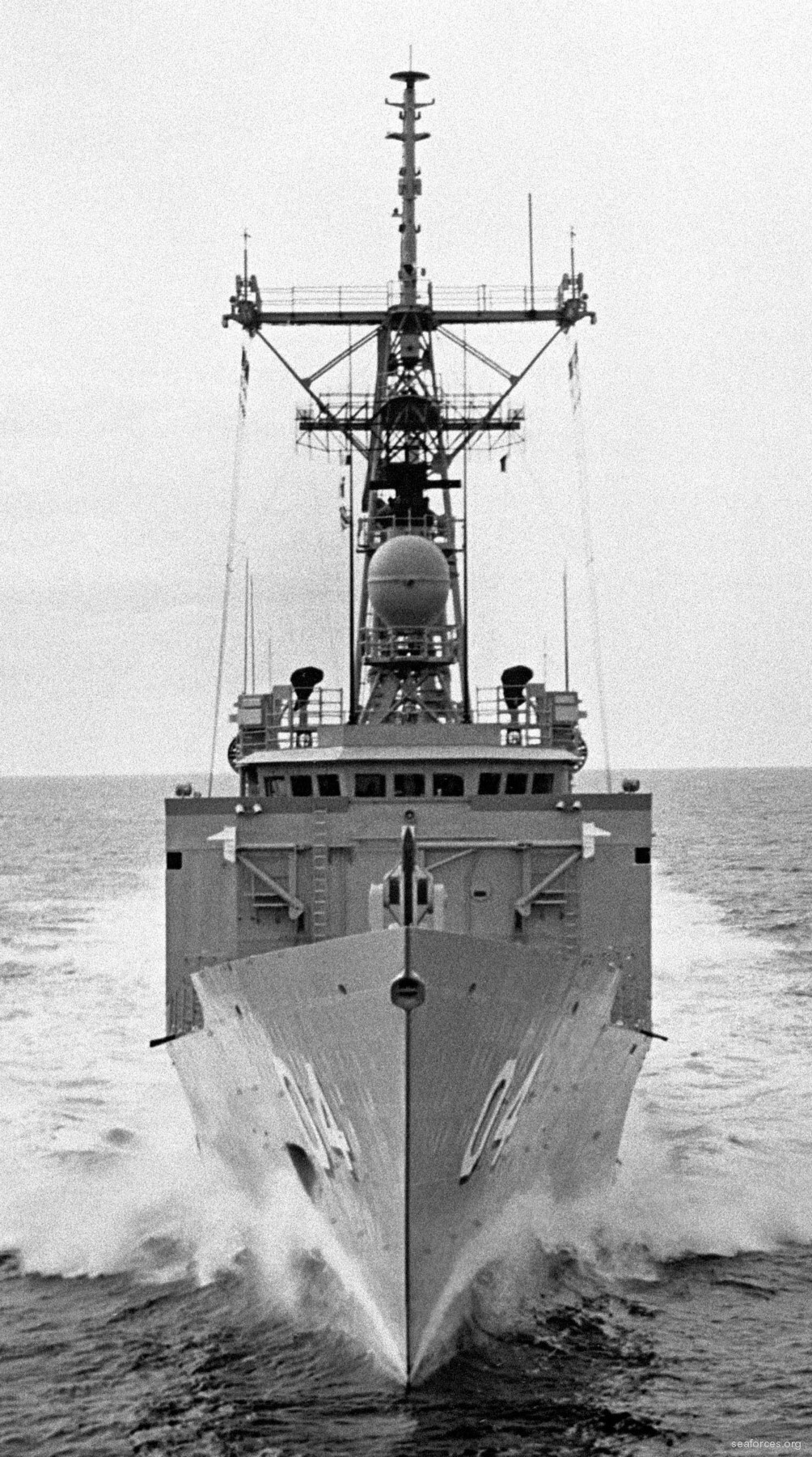 ffg-04 hmas darwin adelaide class frigate royal australian navy 1984 17