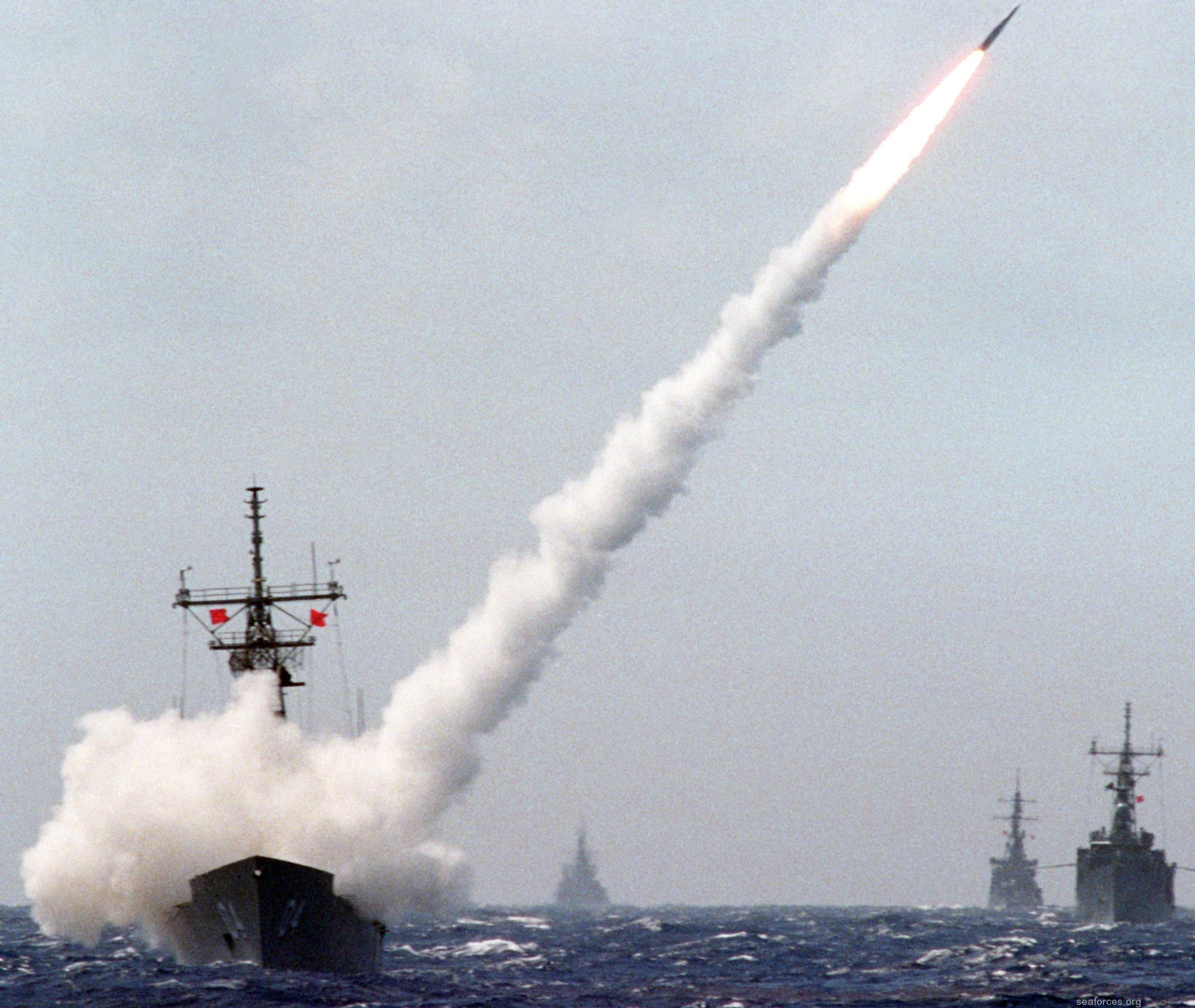 ffg-04 hmas darwin rim-24 tartar sam missile mk-13 launcher 1986 21