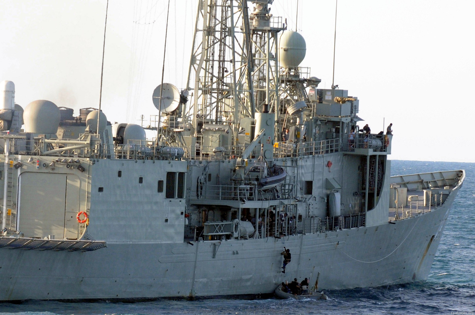 ffg-04 hmas darwin adelaide class frigate royal australian navy 2011 34