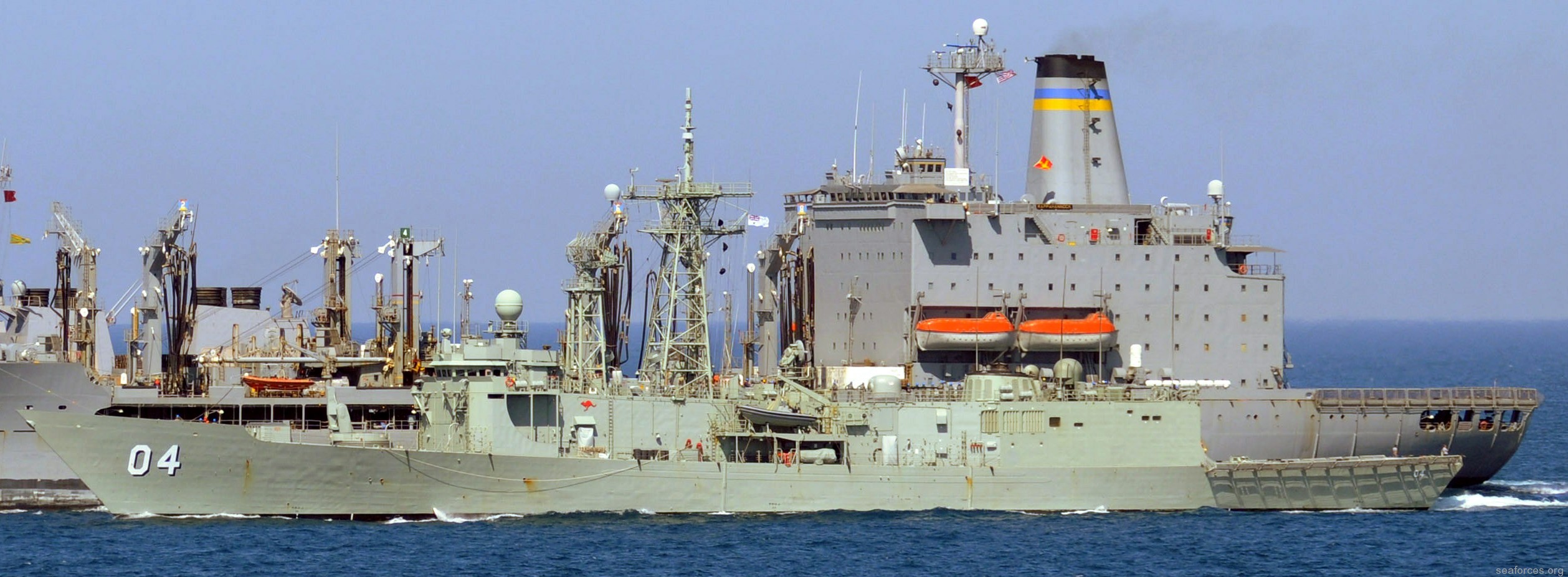 ffg-04 hmas darwin adelaide class frigate royal australian navy 2011 35