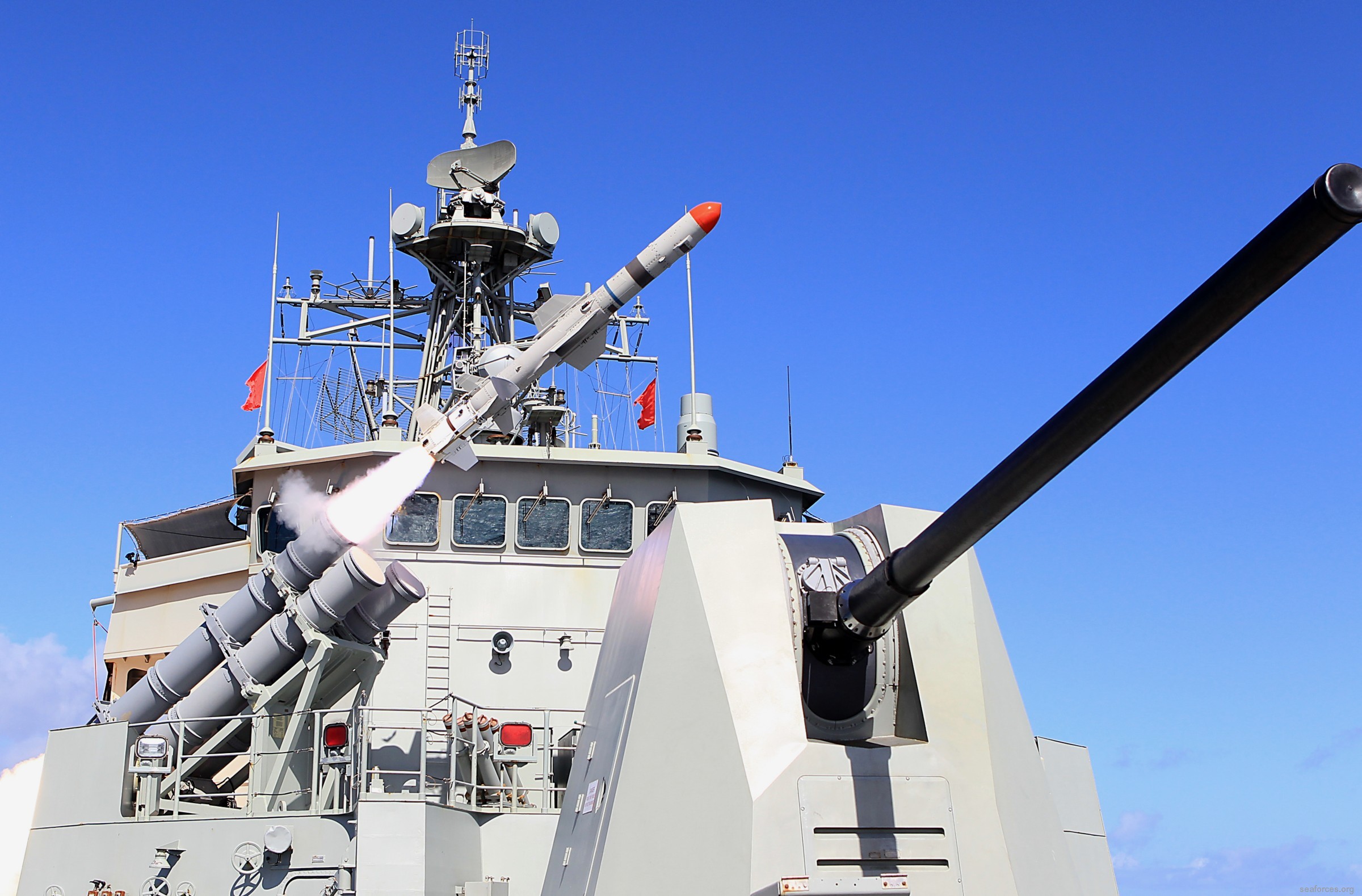 ffh-152 hmas warramunga anzac class frigate royal australian navy 2010 rgm-84 harpoon ssm missile launch rimpac