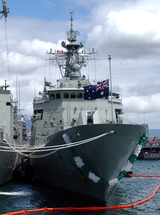 ffh-154 hmas parramatta anzac class frigate royal australian navy 2004 03 pearl harbor hawaii