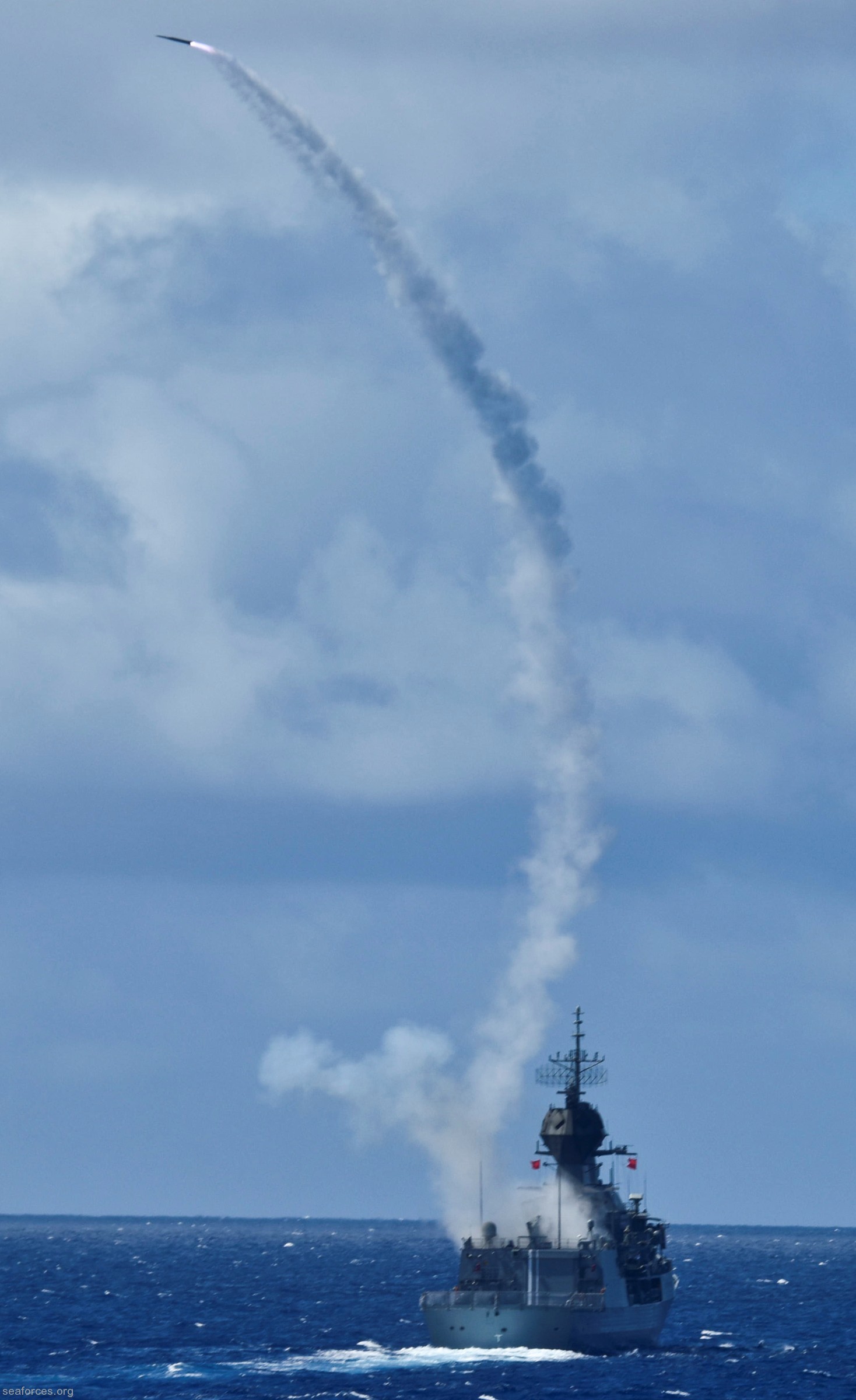 ffh-155 hms ballarat anzac class frigate rim-162 evolved sea sparrow missile essm launch mk-41 vertical launching system vls 02