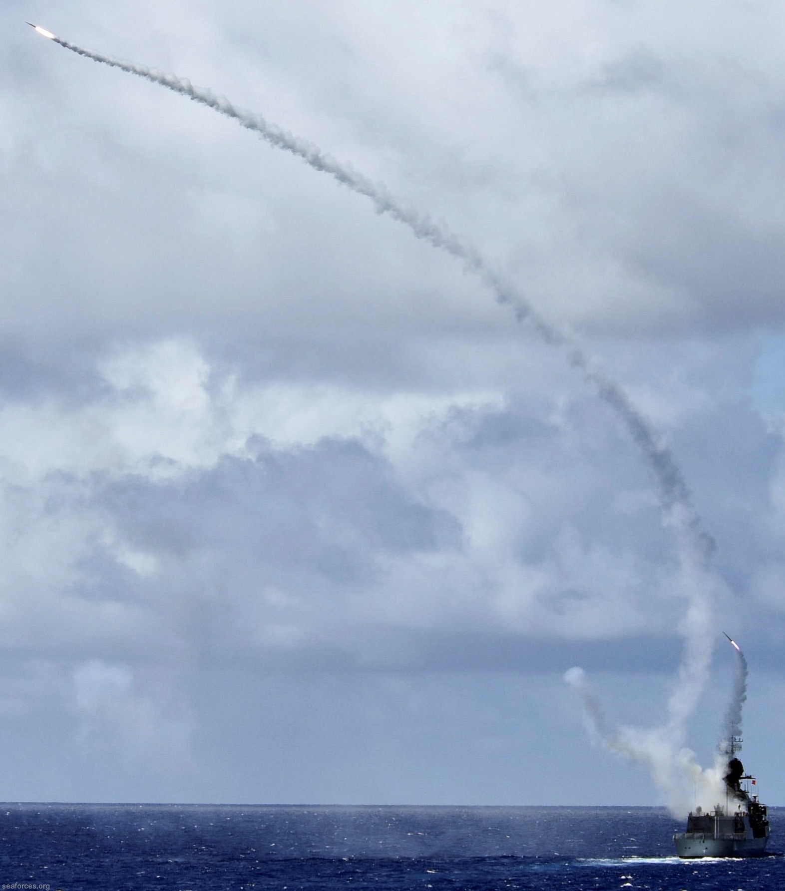ffh-155 hms ballarat anzac class frigate rim-162 evolved sea sparrow missile essm launch mk-41 vertical launching system vls 03