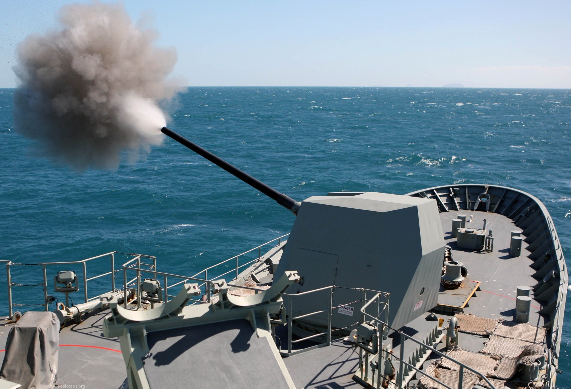 ffh-155 hms ballarat anzac class frigate royal australian navy 2011 37 mk-45 5" 54 caliber gun fire