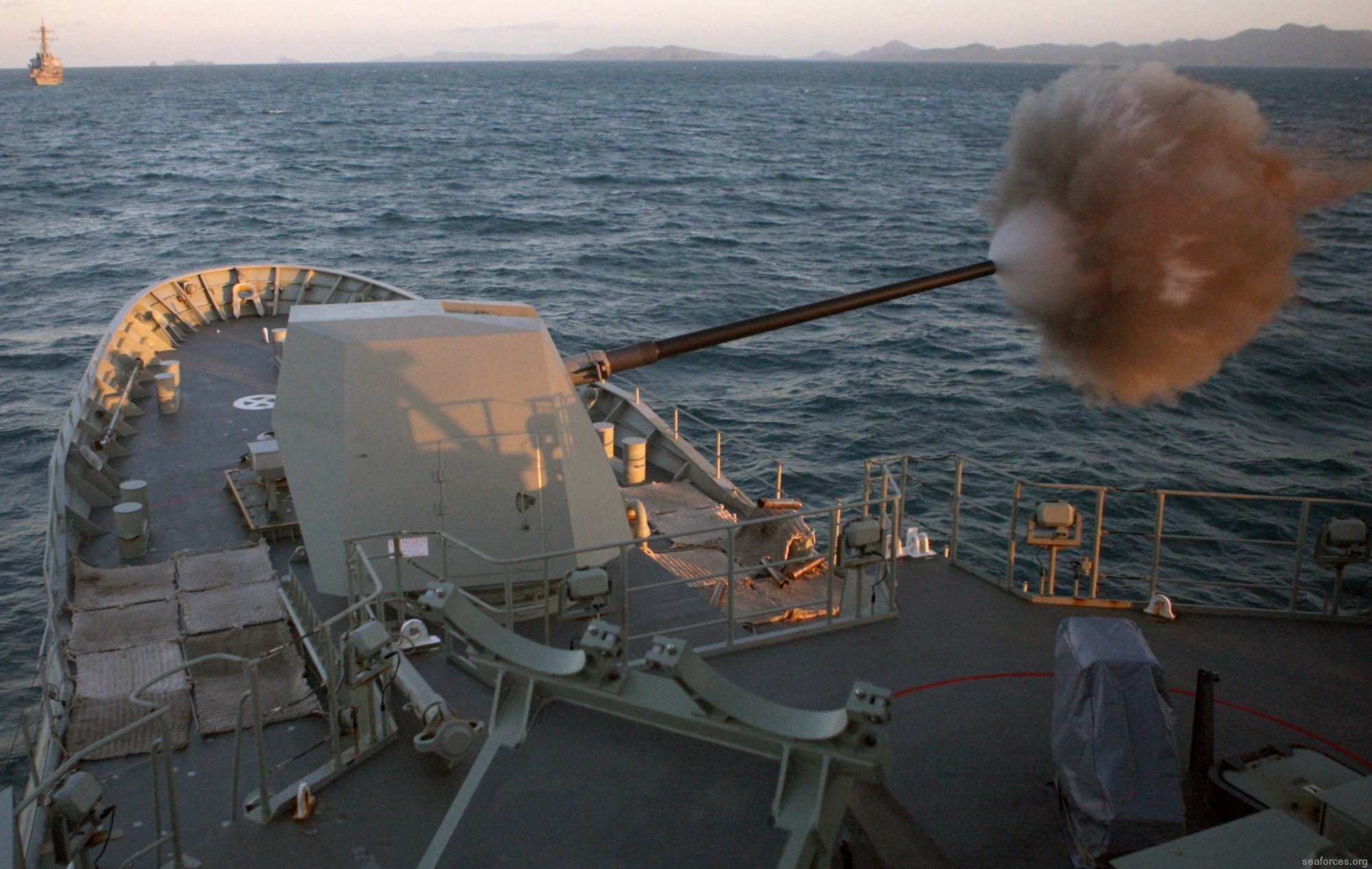 ffh-155 hms ballarat anzac class frigate royal australian navy 2011 39 mk-45 5" 54 caliber gun fire