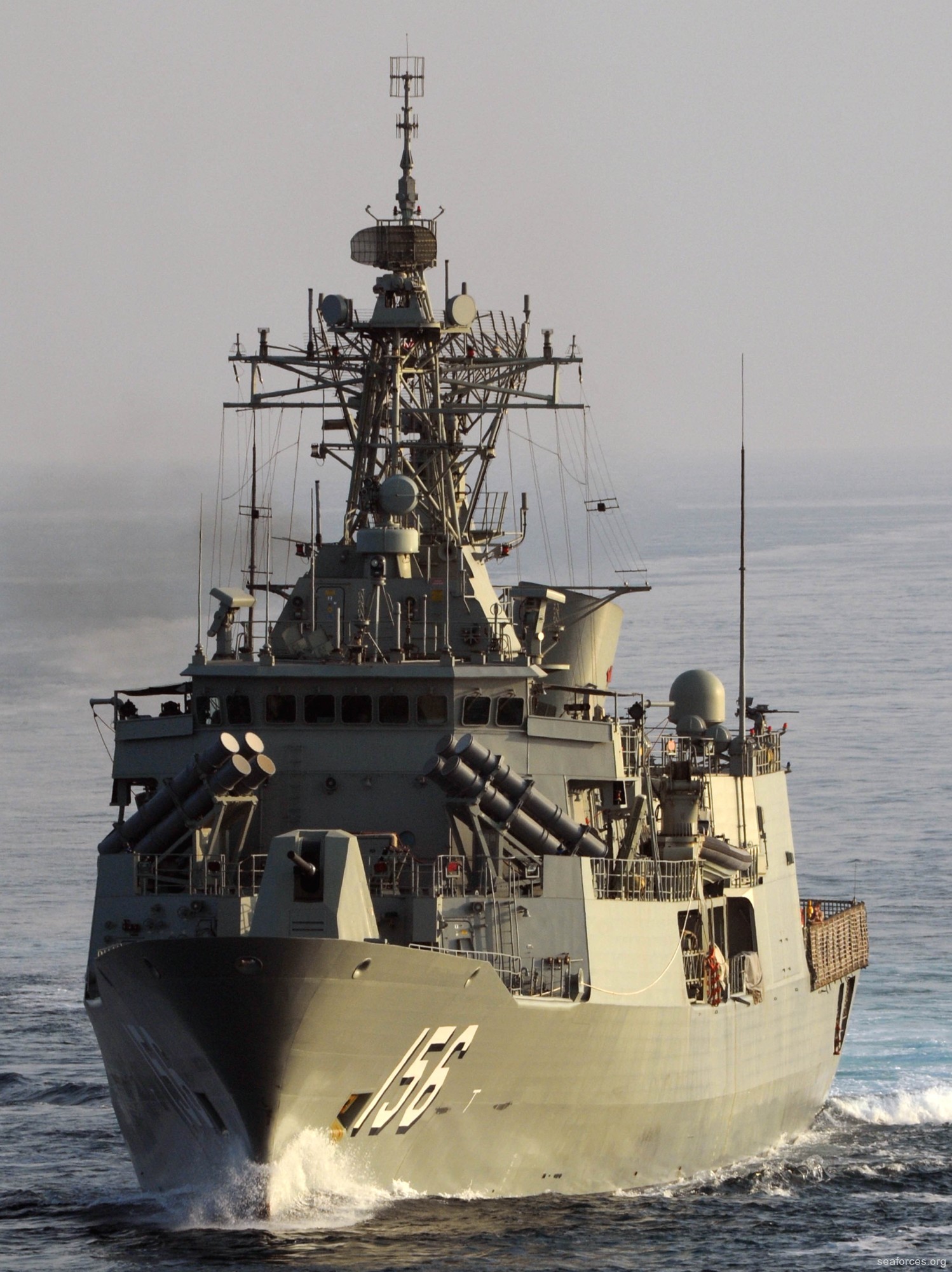 ffh-156 hmas toowoomba anzac class frigate royal australian navy gulf oman 2009 03