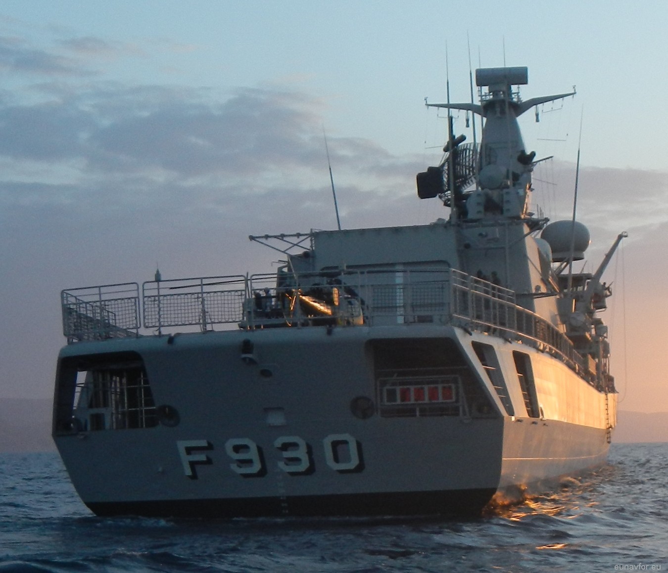 f-930 bns leopold i frigate belgian navy karel doorman class 31