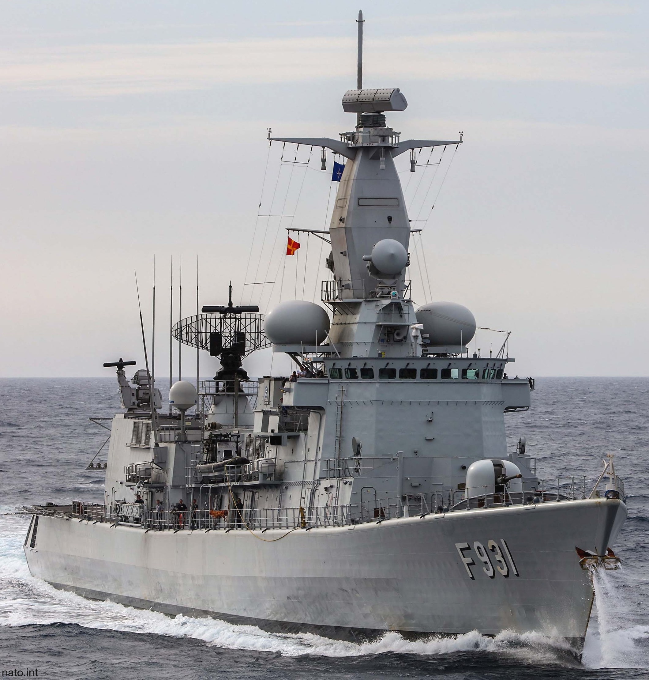 f-931 bns louise marie frigate belgian navy karel doorman class 12