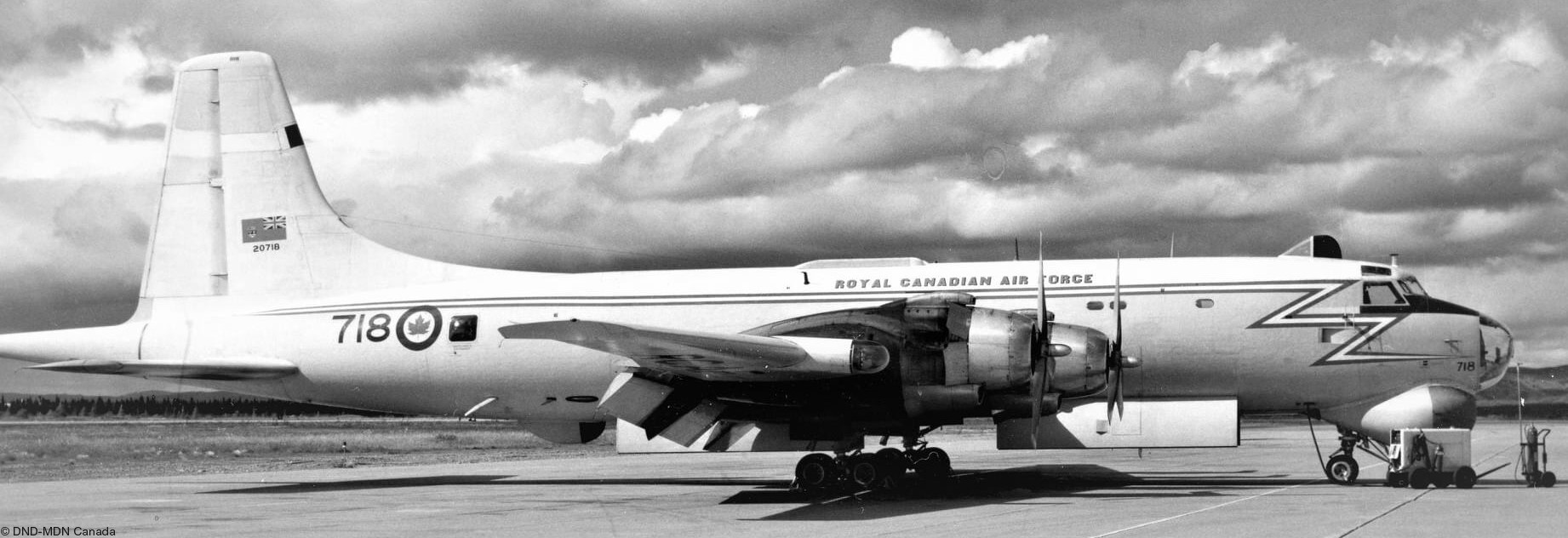 canadair cp-107 argus maritime patrol aircraft royal canadian navy air force armed forces rcaf 10