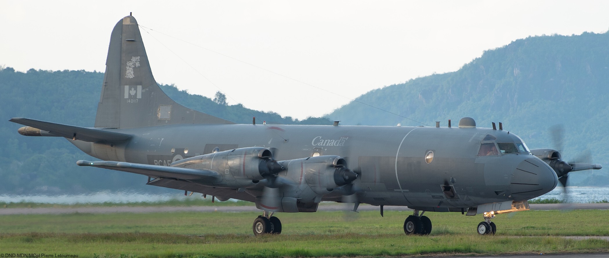 lockheed cp-140 aurora long range patrol maritime aircraft royal canadian navy air force rcaf orion 10