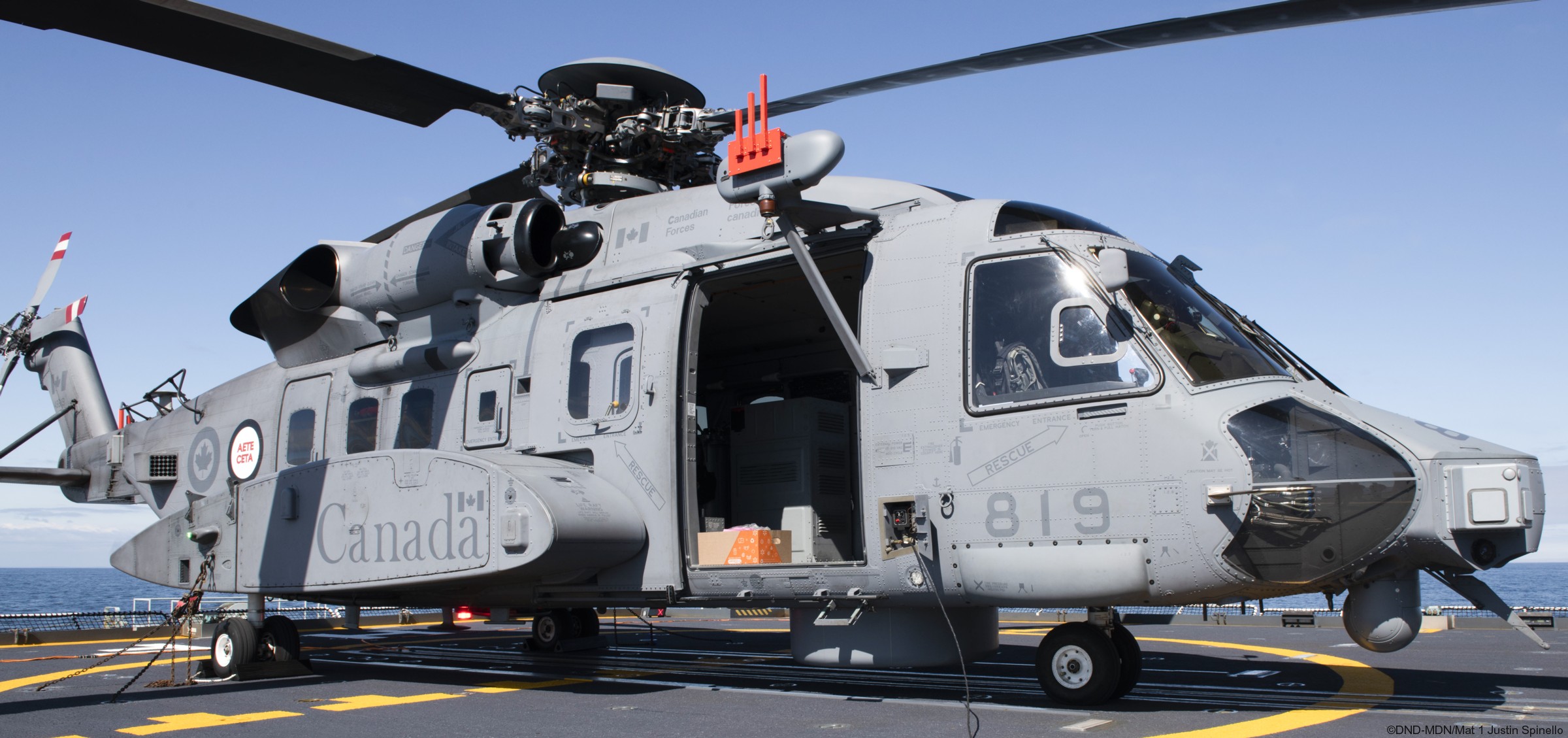 ch-148 cyclone naval helicopter royal canadian air force navy rcaf sikorsky hmcs 406 423 443 maritime squadron 04