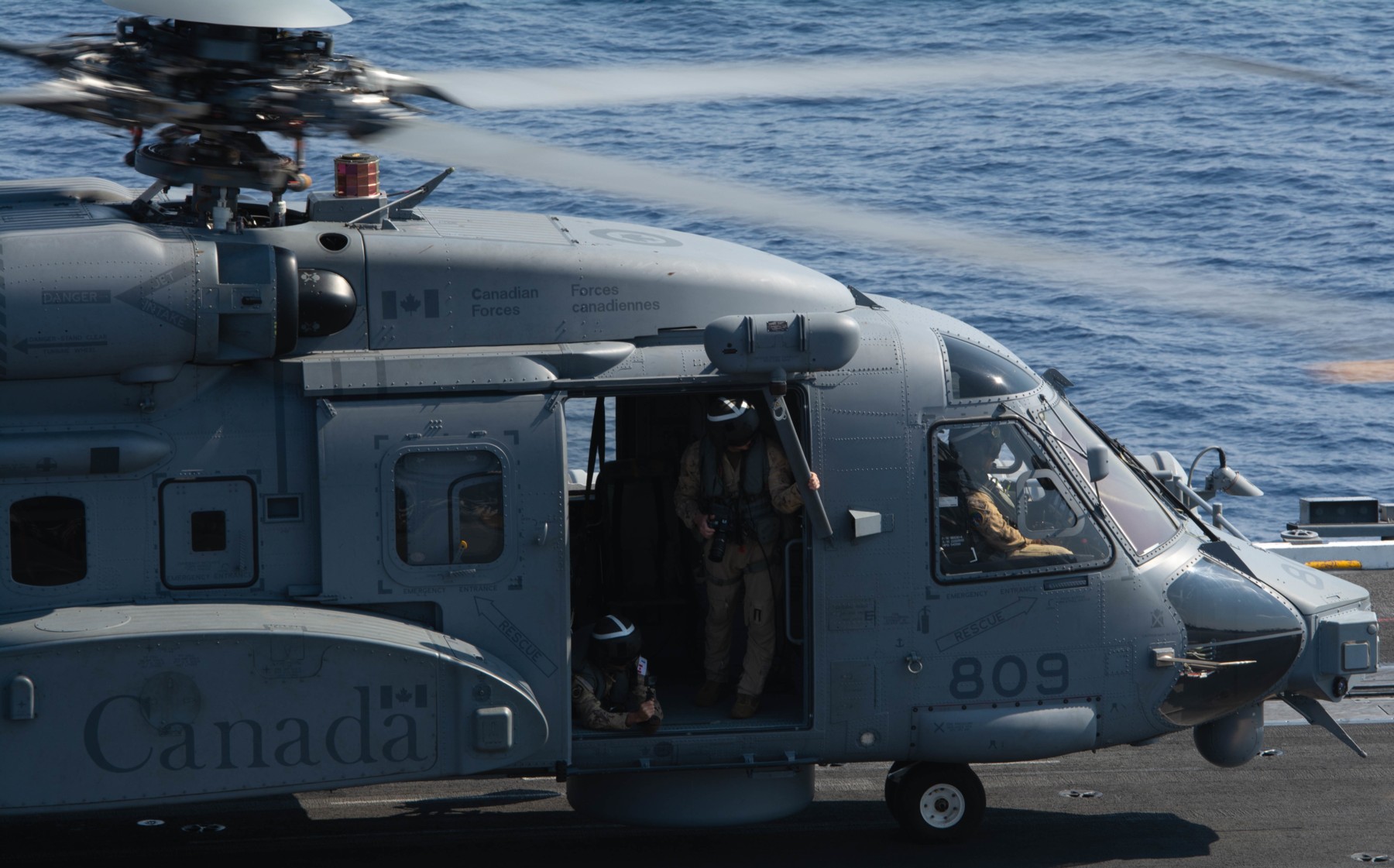ch-148 cyclone naval helicopter royal canadian air force navy rcaf sikorsky hmcs 406 423 443 maritime squadron 10
