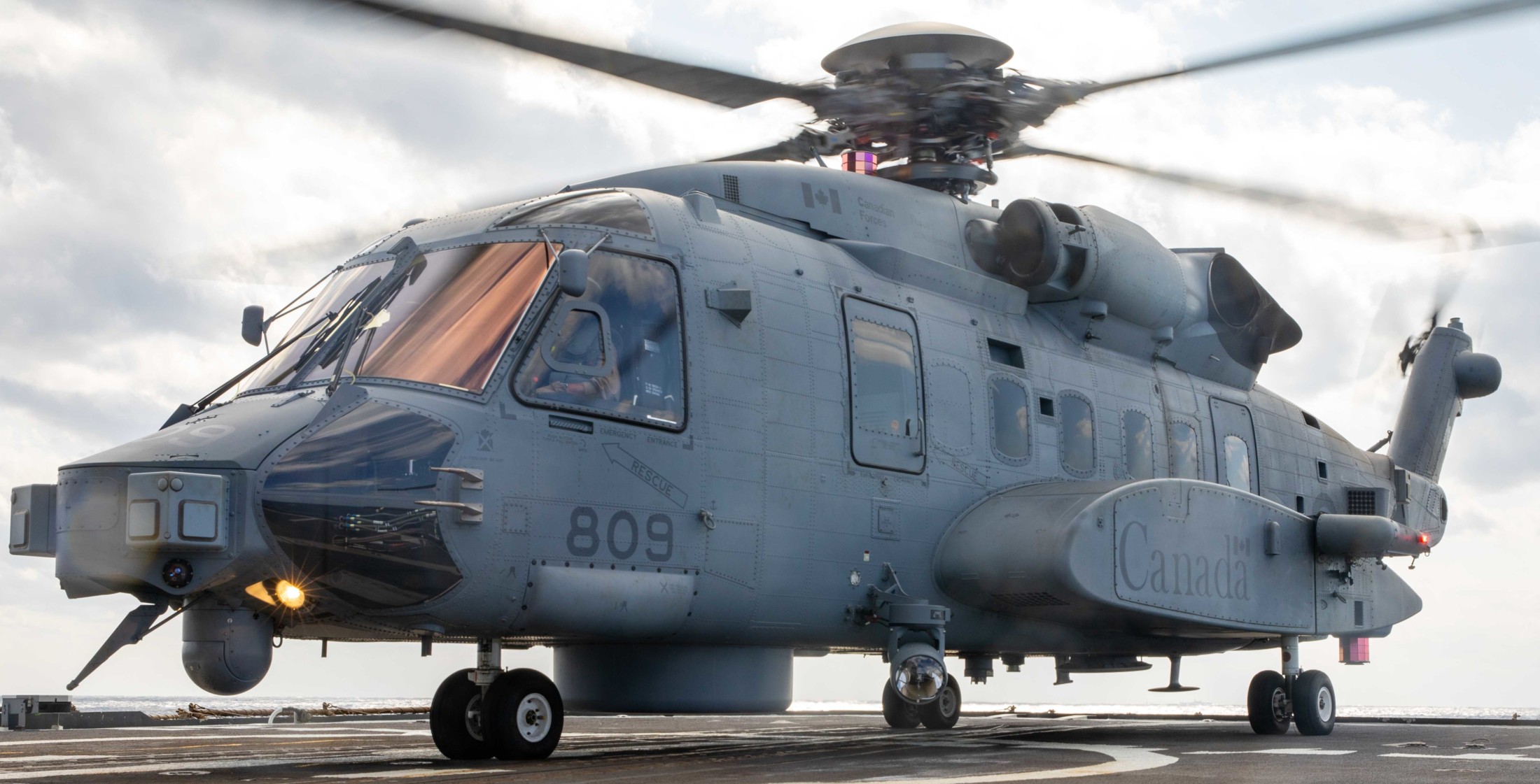 ch-148 cyclone naval helicopter royal canadian air force navy rcaf sikorsky hmcs 406 423 443 maritime squadron 11