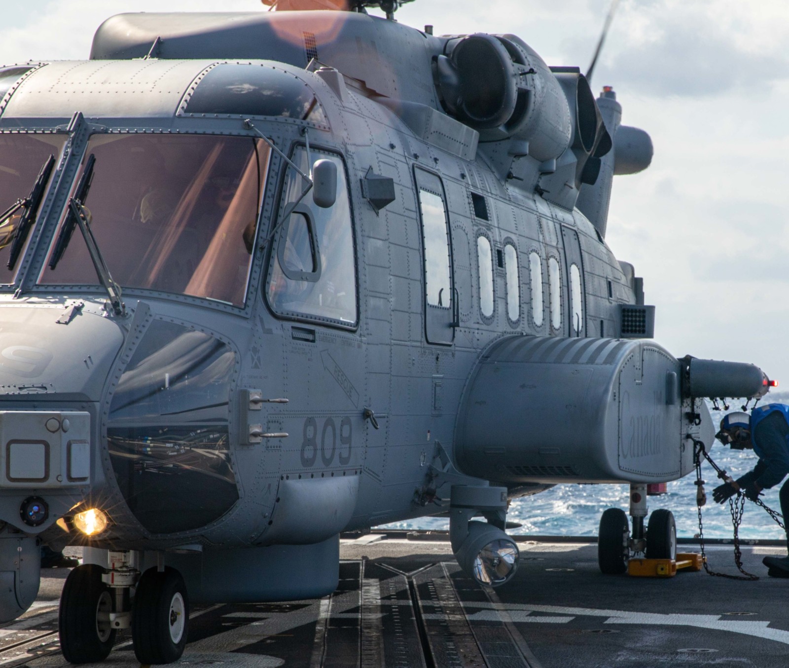 ch-148 cyclone naval helicopter royal canadian air force navy rcaf sikorsky hmcs 406 423 443 maritime squadron 12