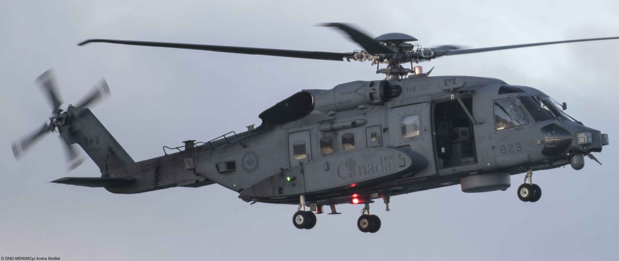 ch-148 cyclone naval helicopter royal canadian air force navy rcaf sikorsky hmcs 406 423 443 maritime squadron 19