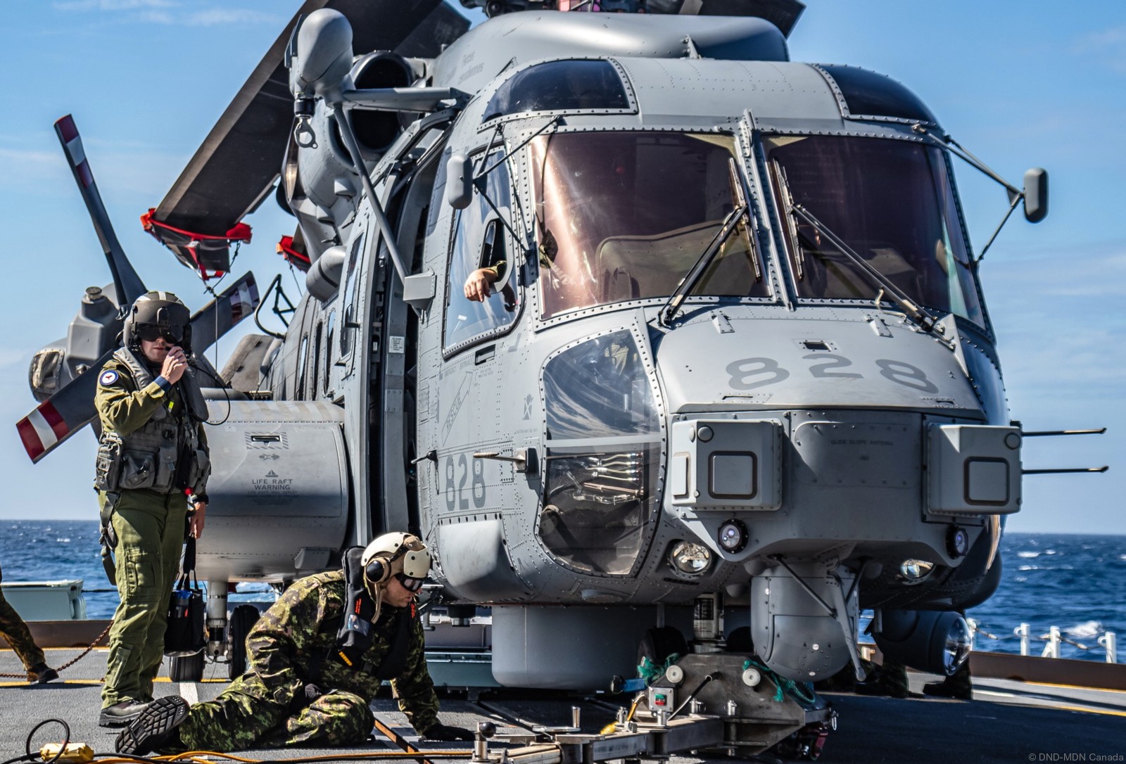 ch-148 cyclone naval helicopter royal canadian air force navy rcaf sikorsky hmcs 406 423 443 maritime squadron 38