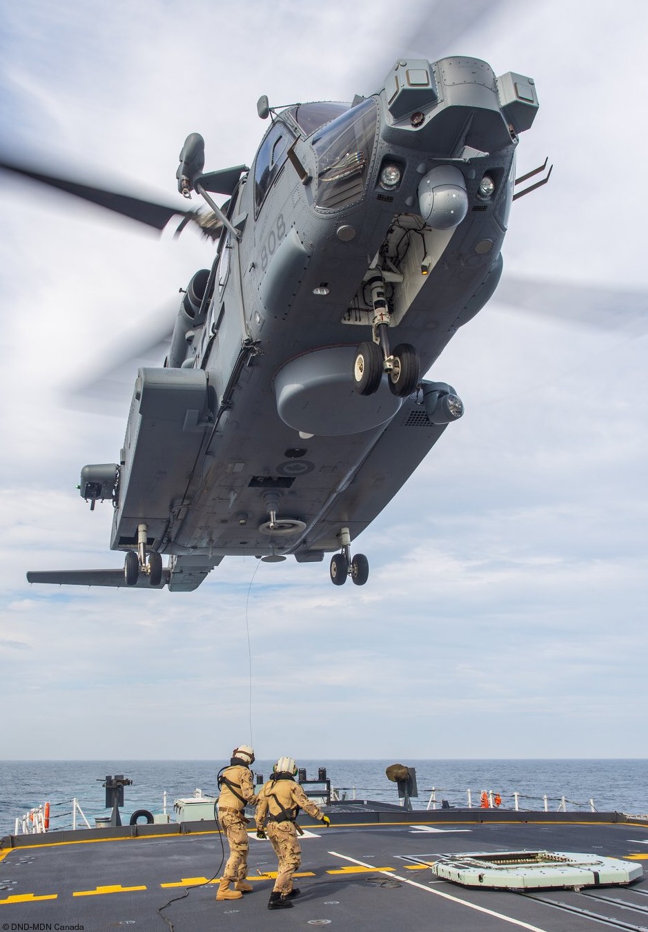 ch-148 cyclone naval helicopter royal canadian air force navy rcaf sikorsky hmcs 406 423 443 maritime squadron 49