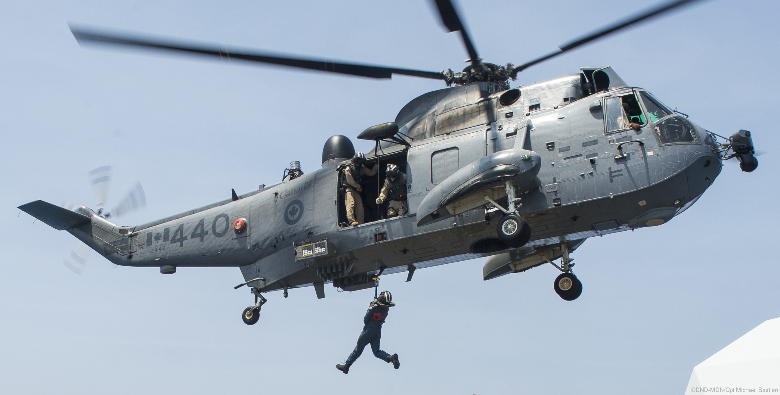 ch-124 sea king royal canadian navy sikorsky naval helicopter rcaf hmcs squadron 02