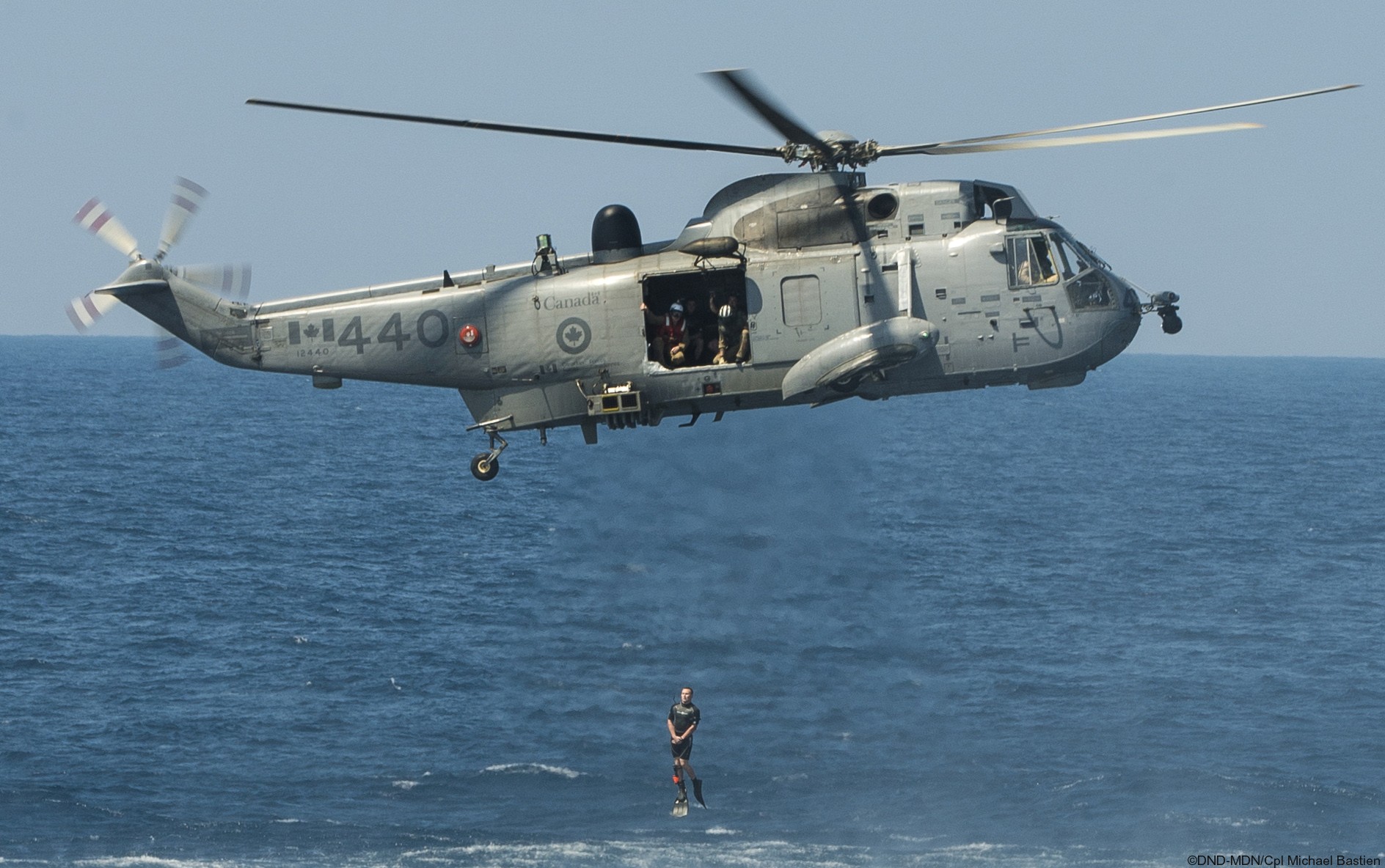ch-124 sea king royal canadian navy sikorsky naval helicopter rcaf hmcs squadron 03